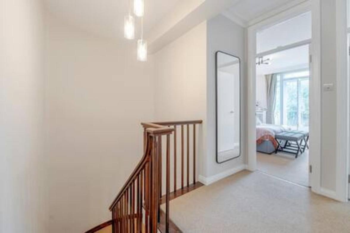 Top location - spacious 2bed in front of Hyde Park