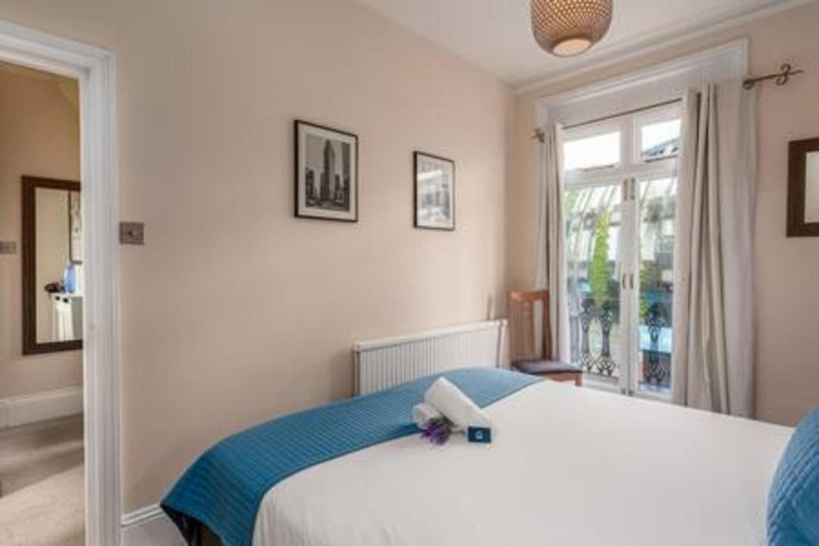 Lovely 2-bed flat next to Oval Cricket Ground