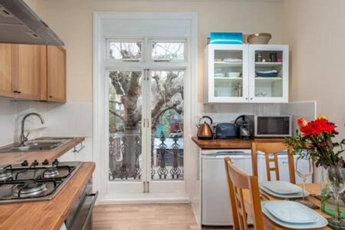 Lovely 2-bed flat next to Oval Cricket Ground