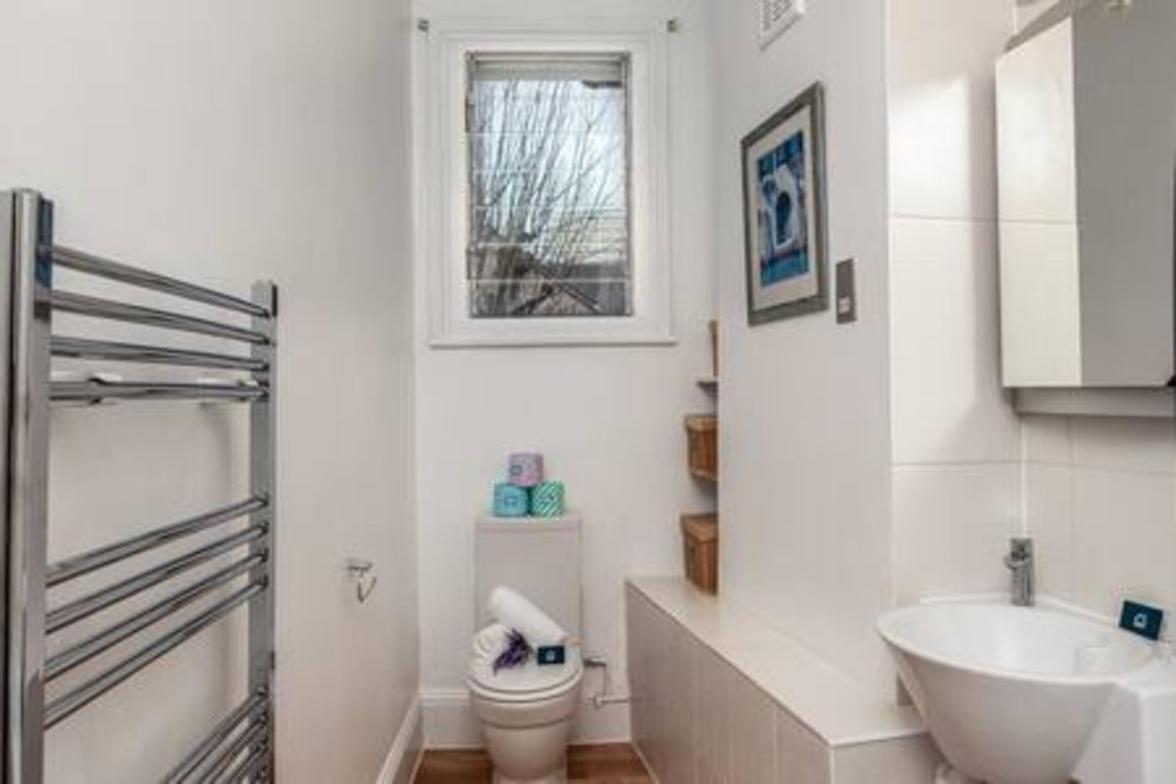 Lovely 2-bed flat next to Oval Cricket Ground