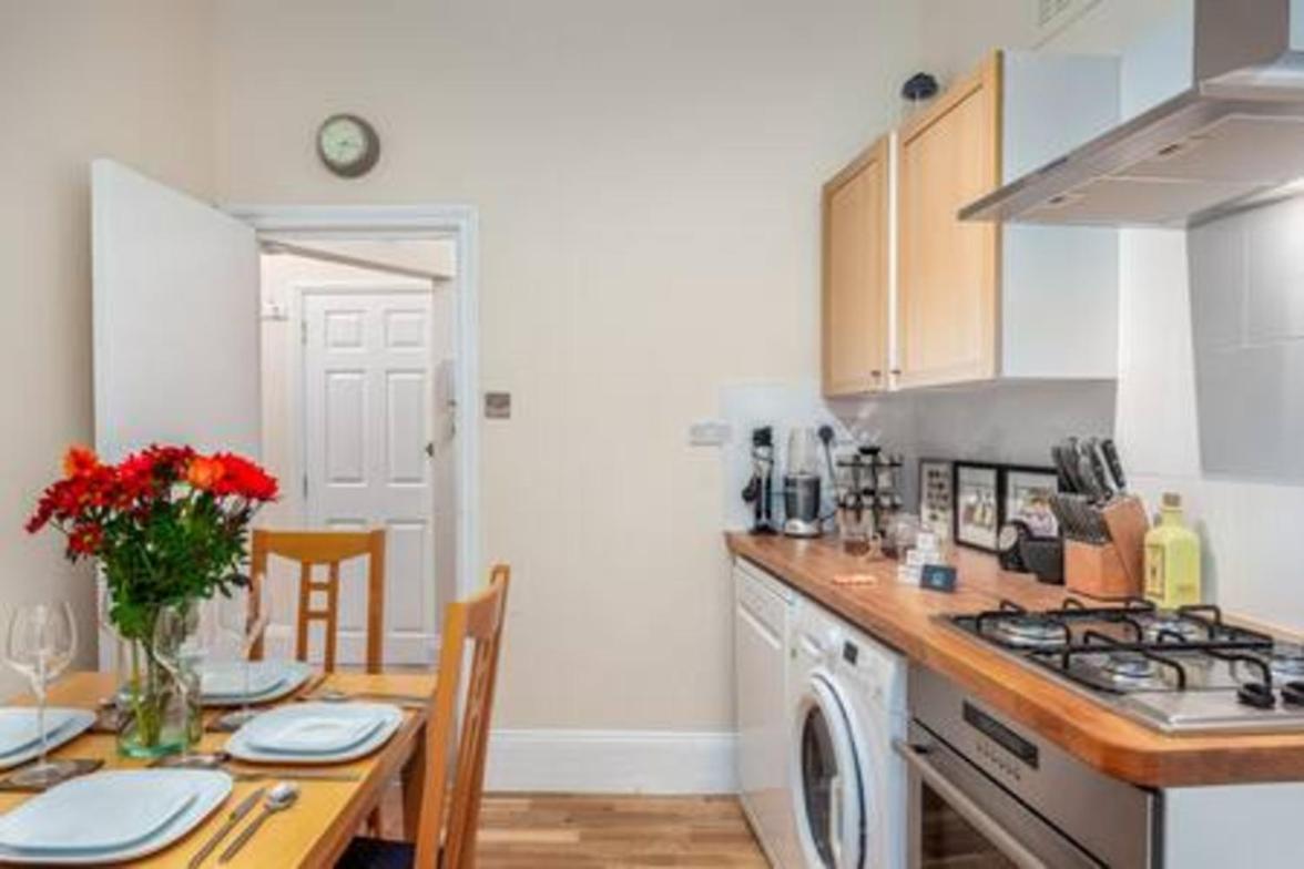 Lovely 2-bed flat next to Oval Cricket Ground