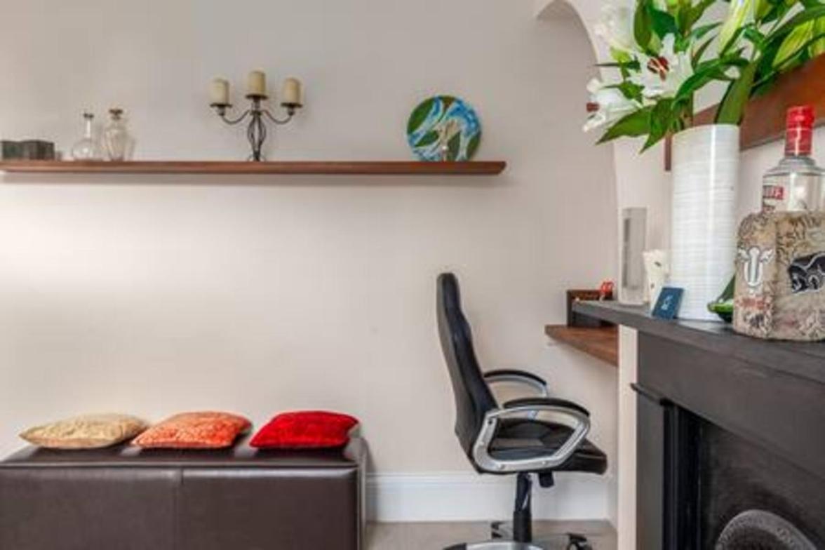 Lovely 2-bed flat next to Oval Cricket Ground