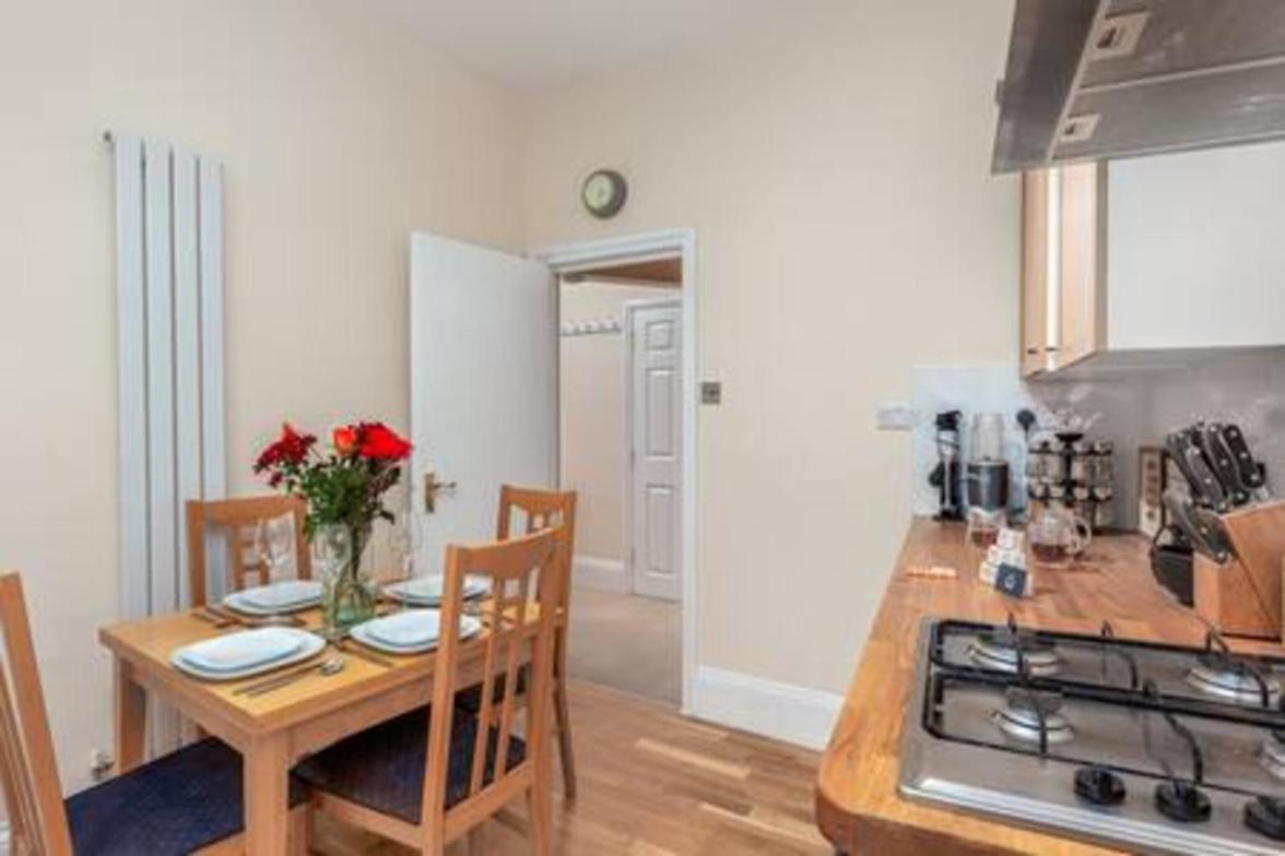 Lovely 2-bed flat next to Oval Cricket Ground