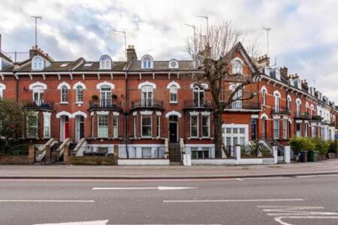Lovely 2-bed flat next to Oval Cricket Ground