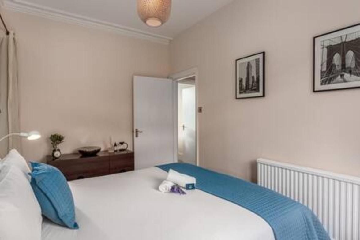 Lovely 2-bed flat next to Oval Cricket Ground