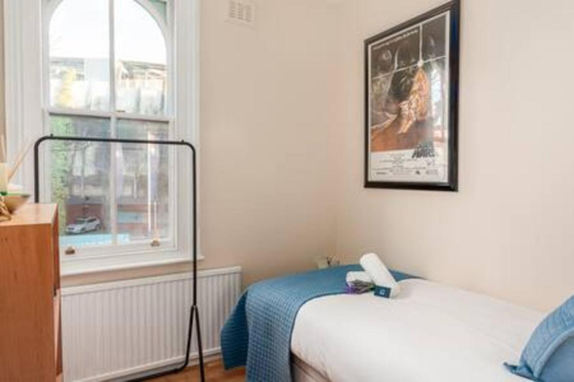 Lovely 2-bed flat next to Oval Cricket Ground