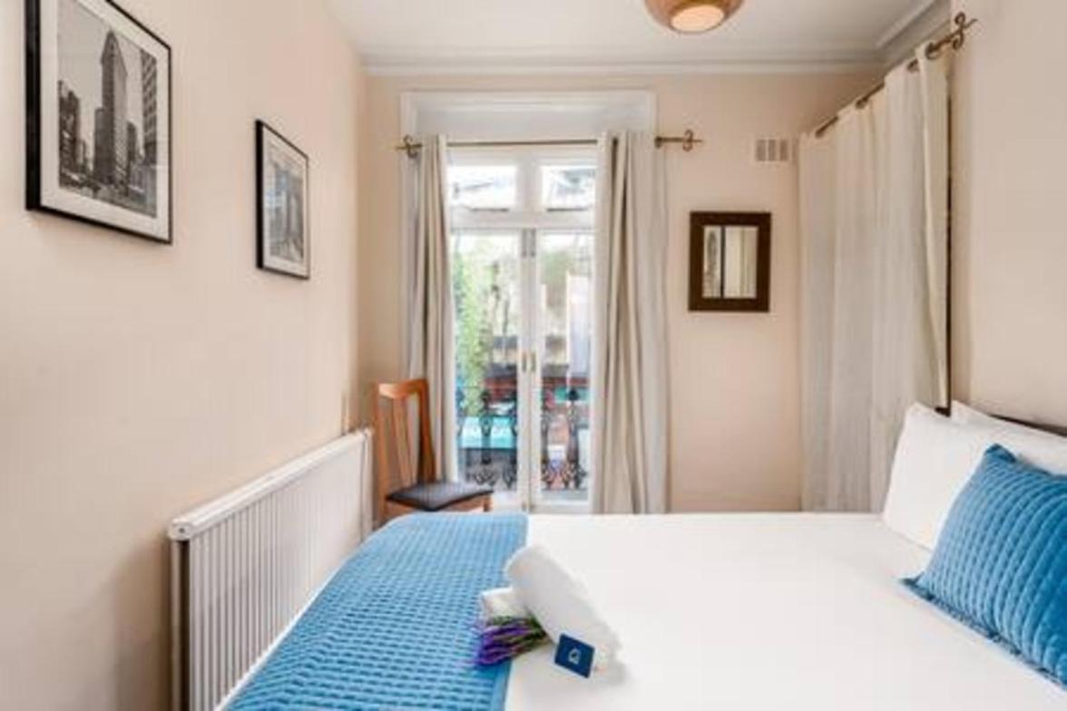 Lovely 2-bed flat next to Oval Cricket Ground