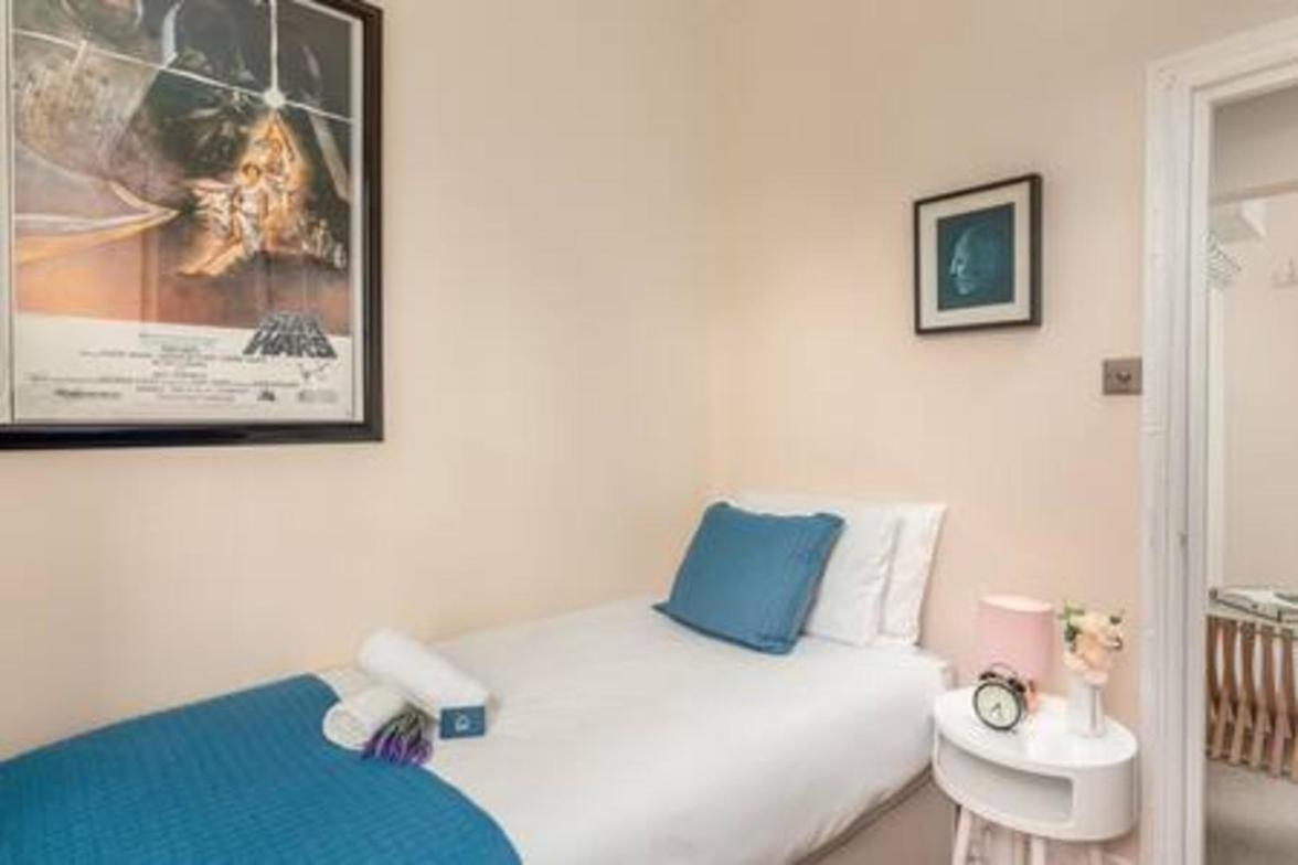 Lovely 2-bed flat next to Oval Cricket Ground