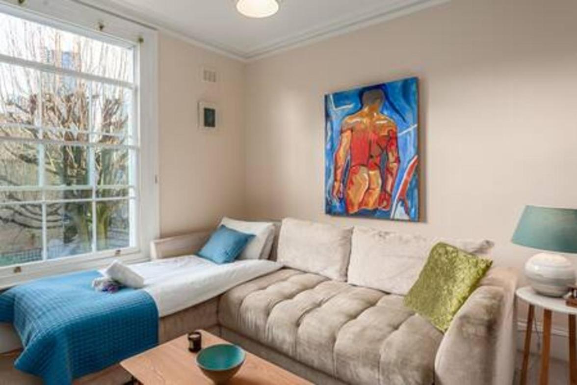 Lovely 2-bed flat next to Oval Cricket Ground