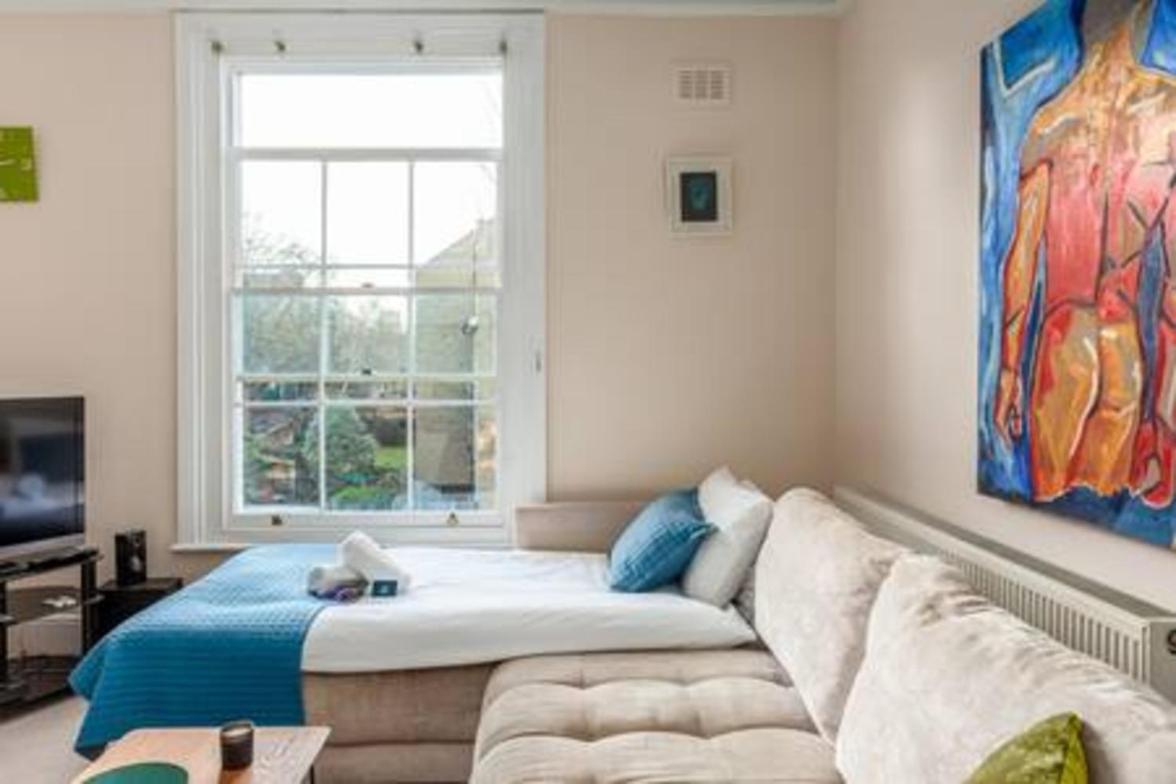 Lovely 2-bed flat next to Oval Cricket Ground