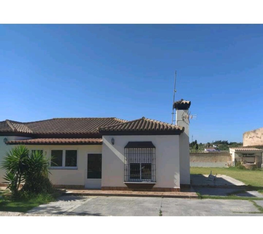 ESPECTACULAR CHALET CON PISCINA Y PORCHEs