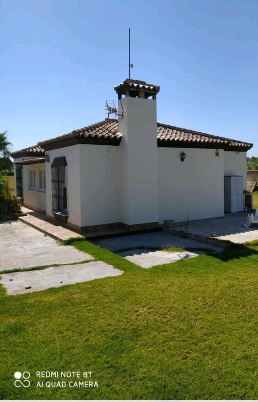 ESPECTACULAR CHALET CON PISCINA Y PORCHEs