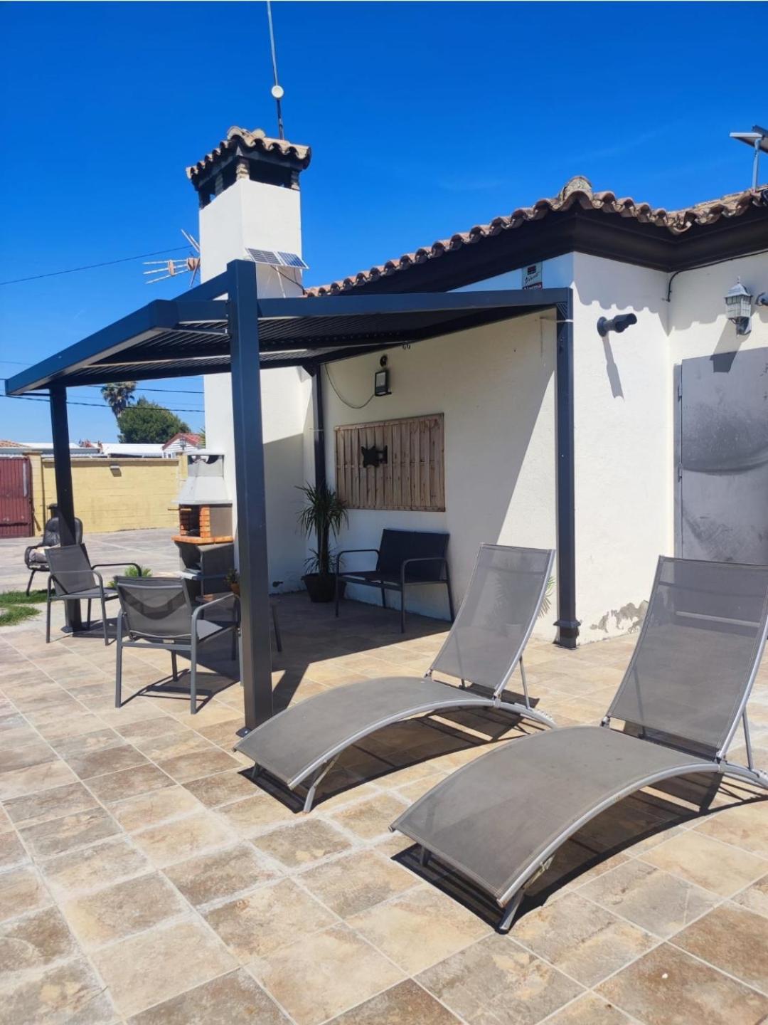 ESPECTACULAR CHALET CON PISCINA Y PORCHEs