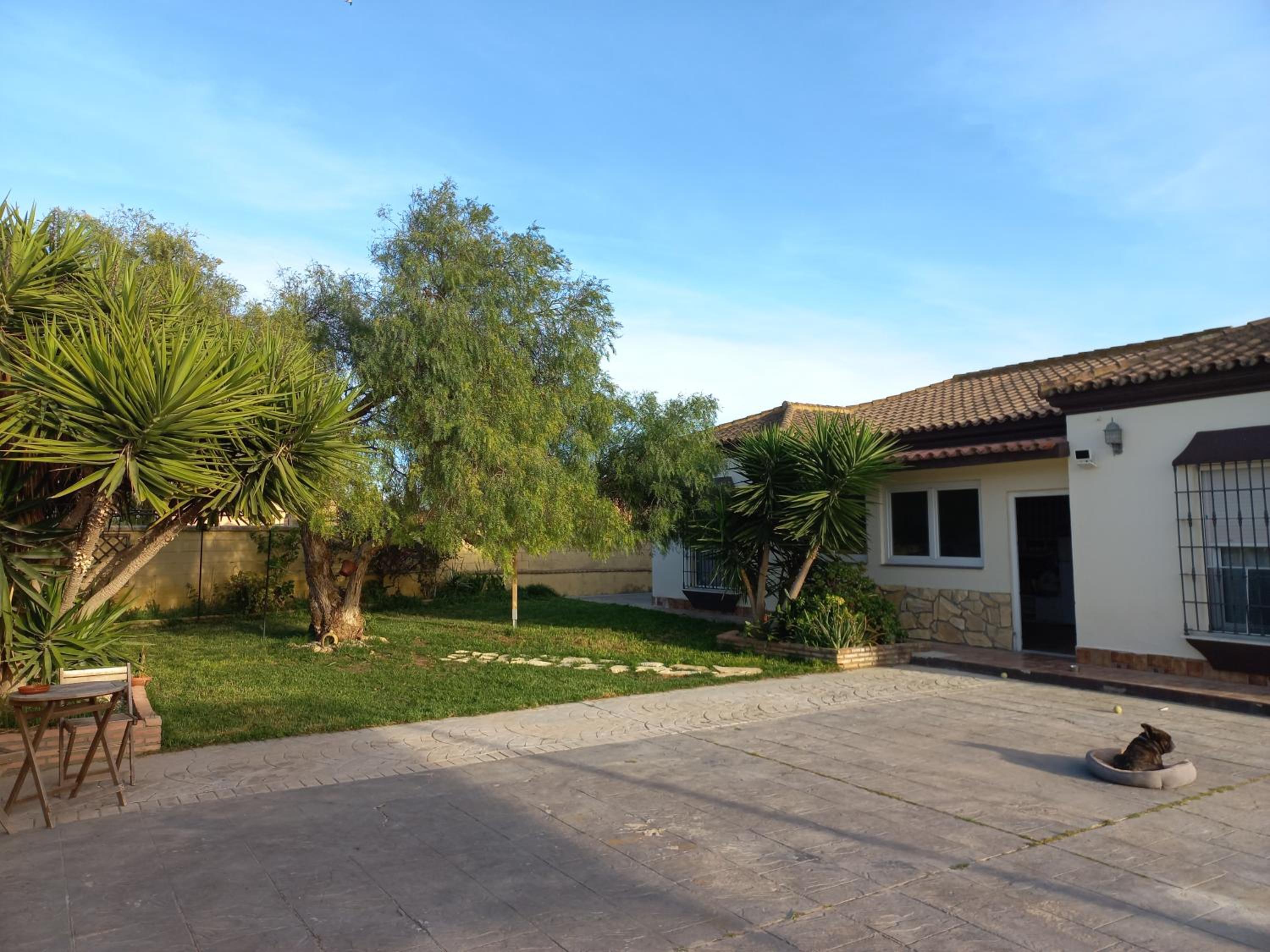 ESPECTACULAR CHALET CON PISCINA Y PORCHEs