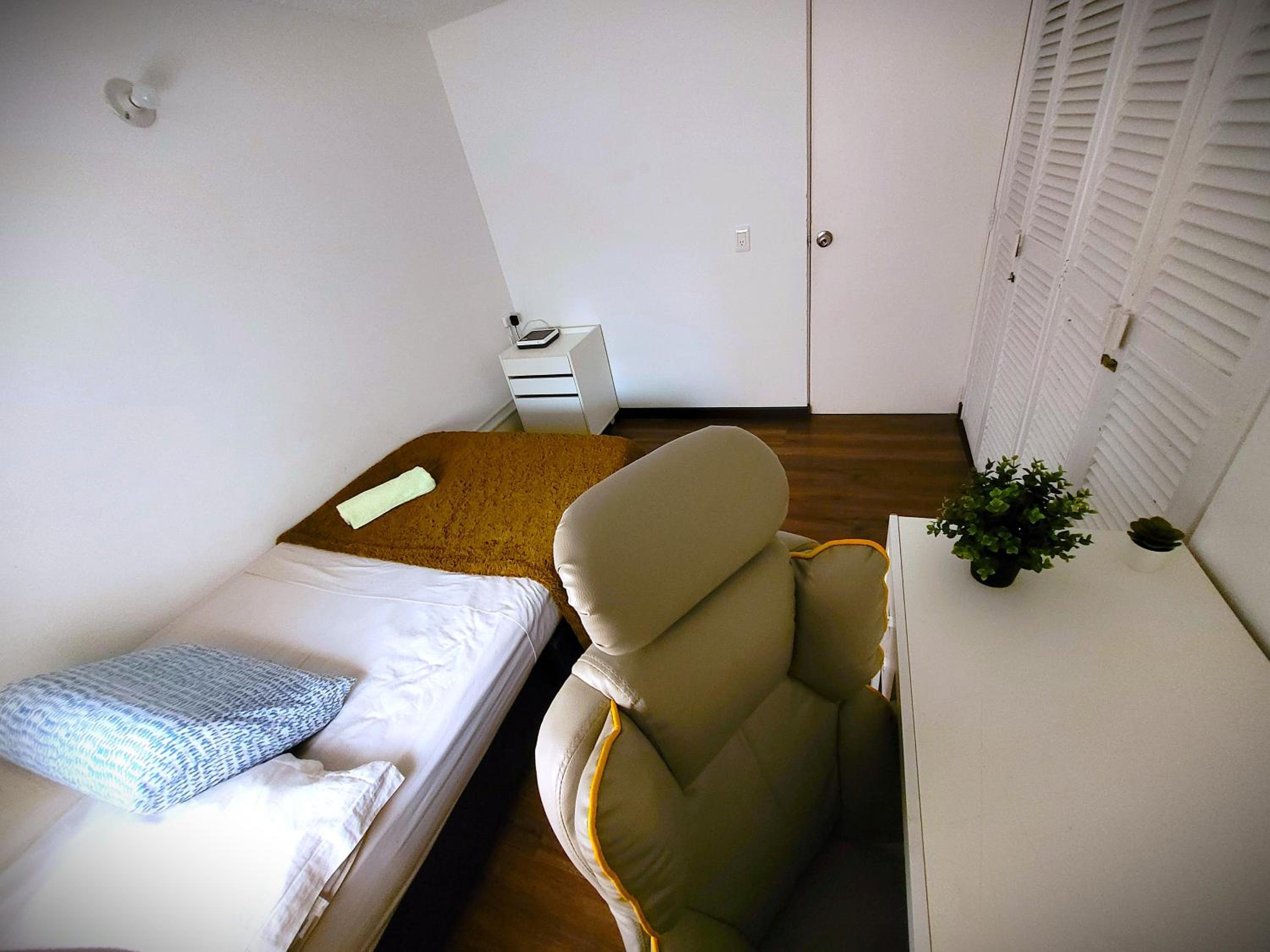 Elegant and quiet private Room - Big desk for remote work