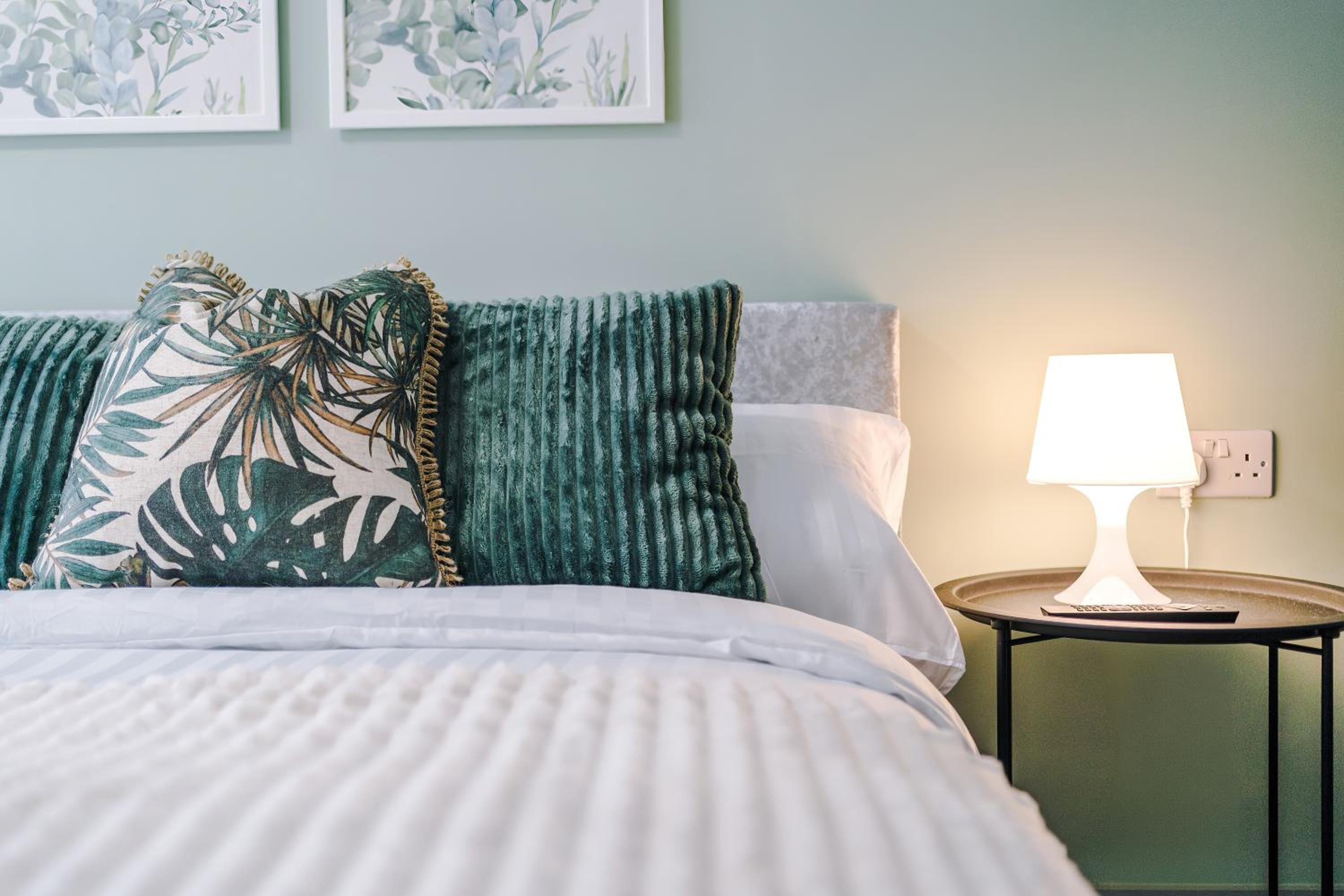 Stunning Central Apartment, Pool Table, Sleeps 4, Smart TVs view 3