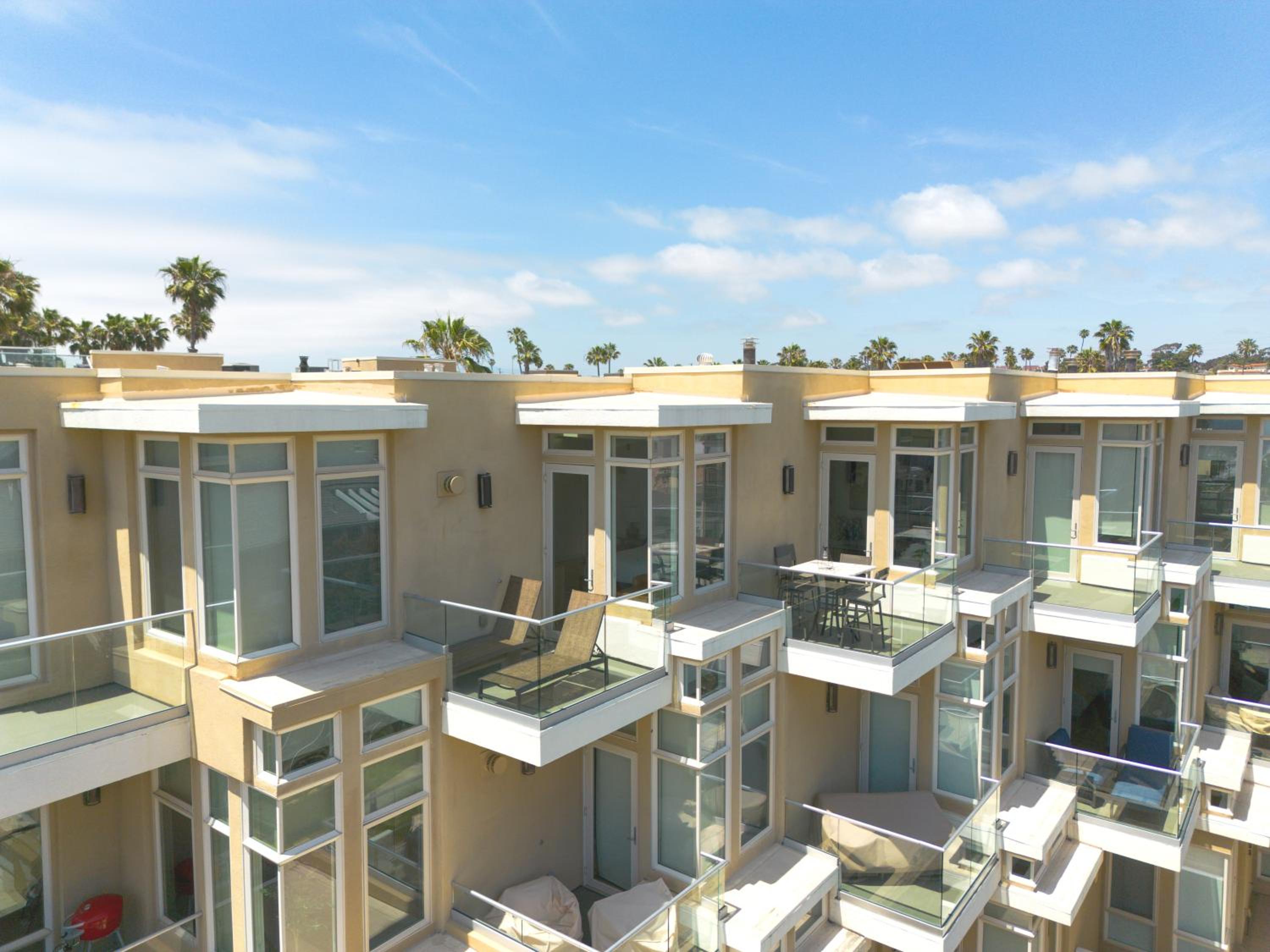 Ocean Views! 3 Bed Steps From The Beach Oceanside view 3