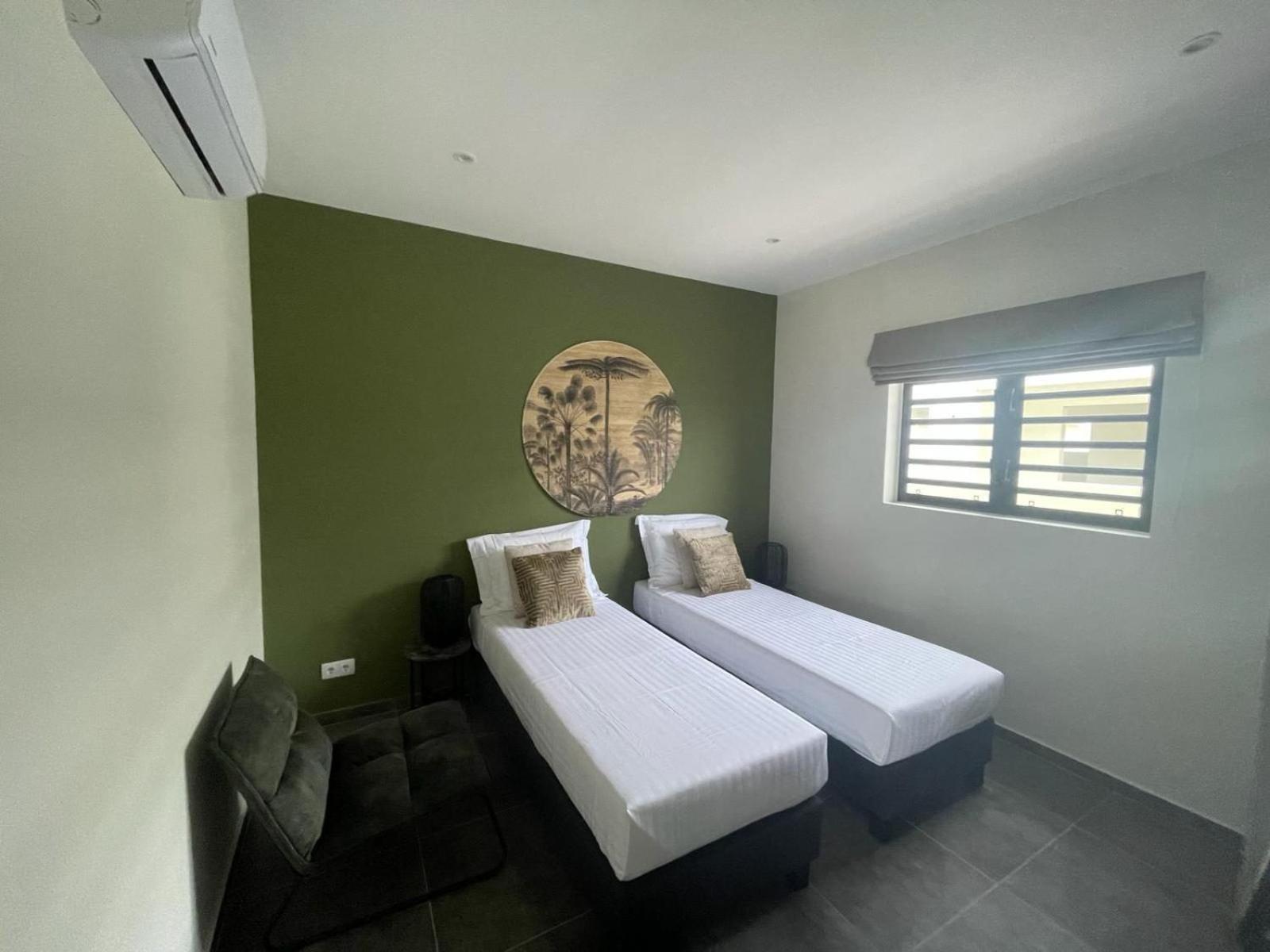 Villa Jasmijn with private pool, Mambo Beach