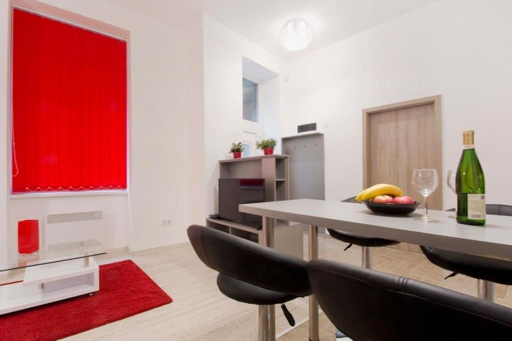Stex 1 bedroom Apartment in the city center with free wifi view 2