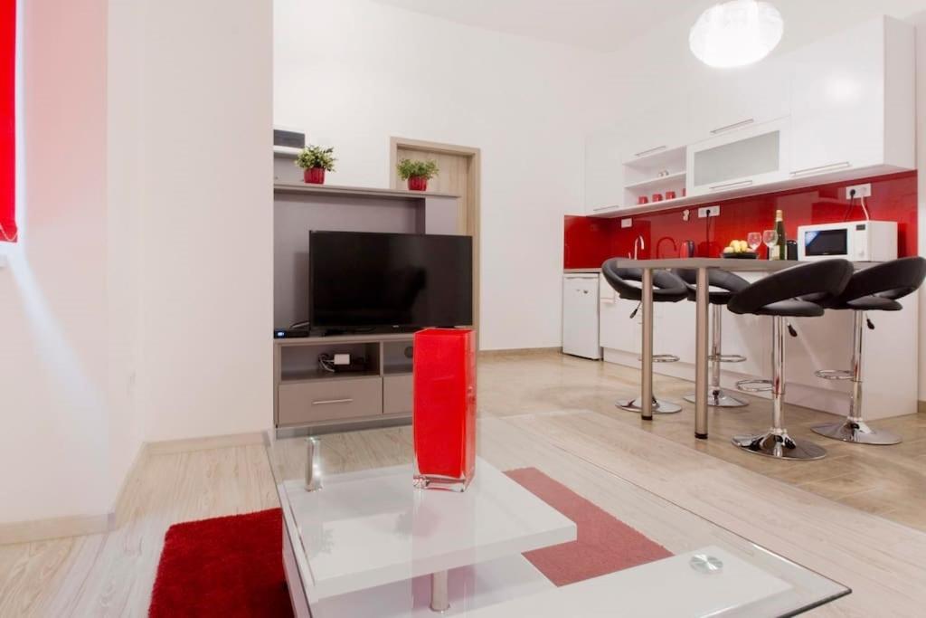 Stex 1 bedroom Apartment in the city center with free wifi view 3