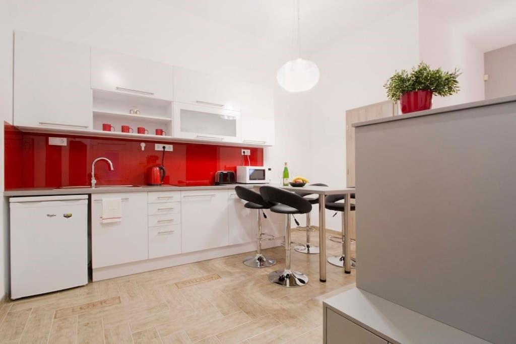 Stex 1 bedroom Apartment in the city center with free wifi view 5