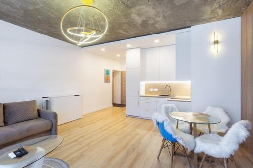 Lunar Luxury Appartment Boulevard View High Street view 4