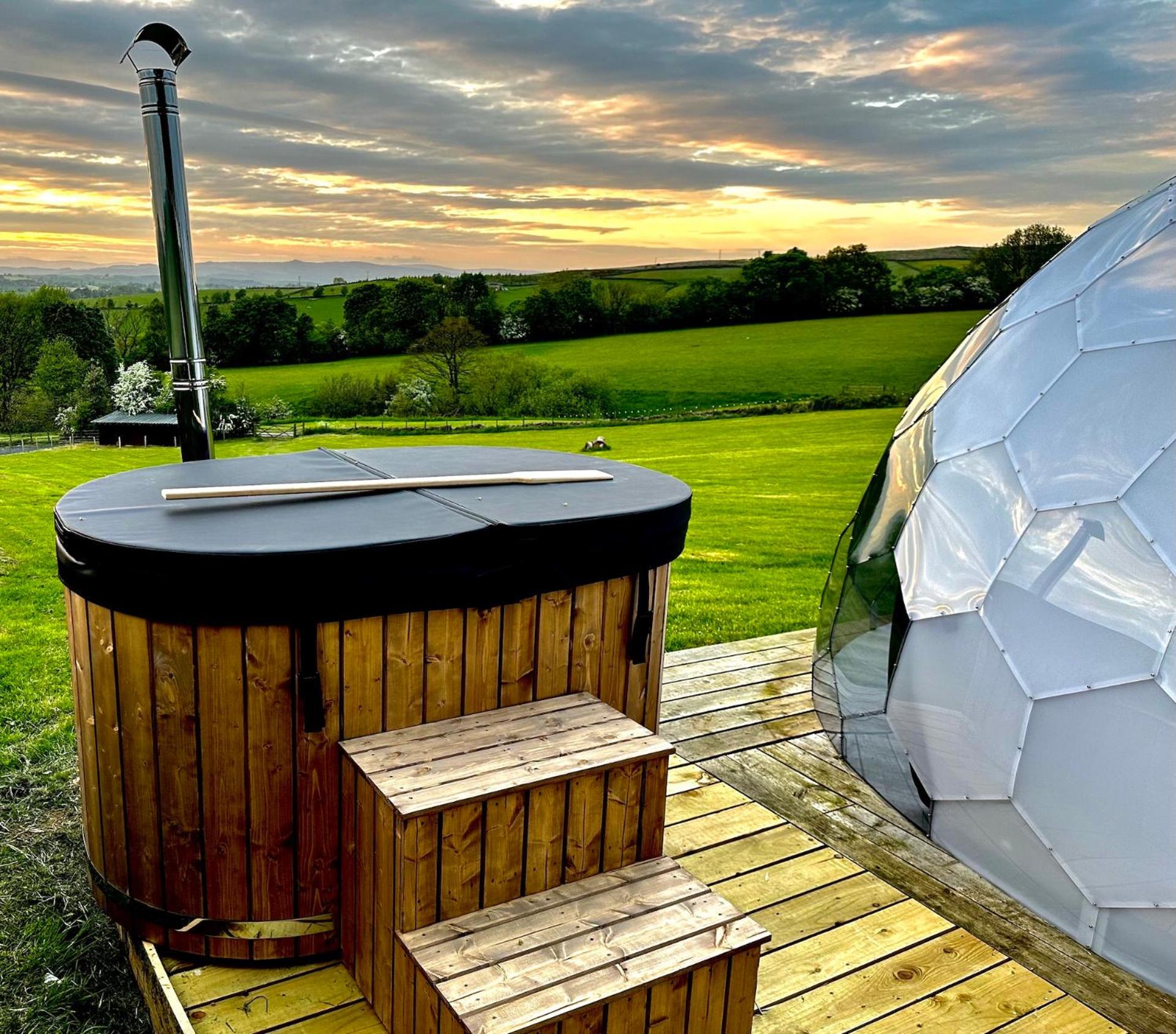Deerstone Glamping-Boulsworth Hill Dome Hot tub