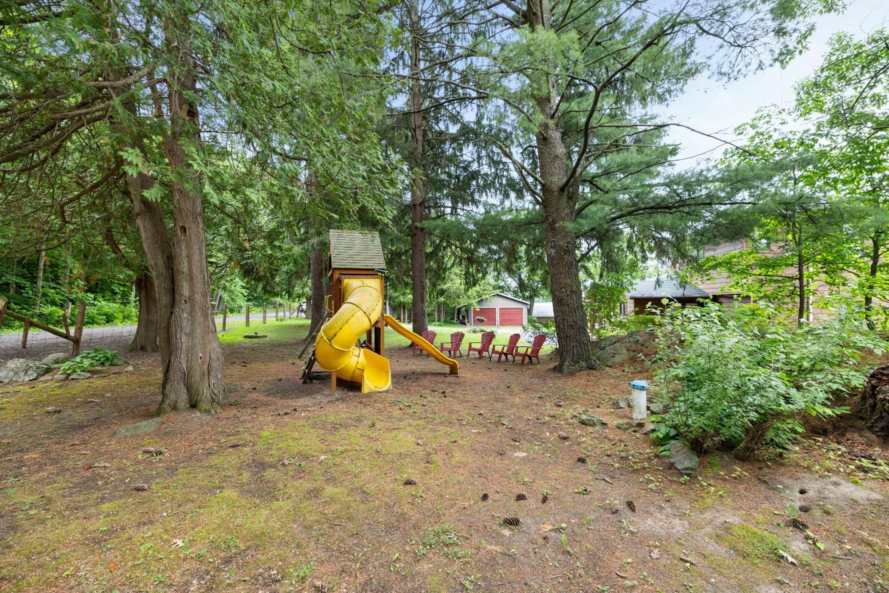Private waterfront cottage - hot tub & kayaks