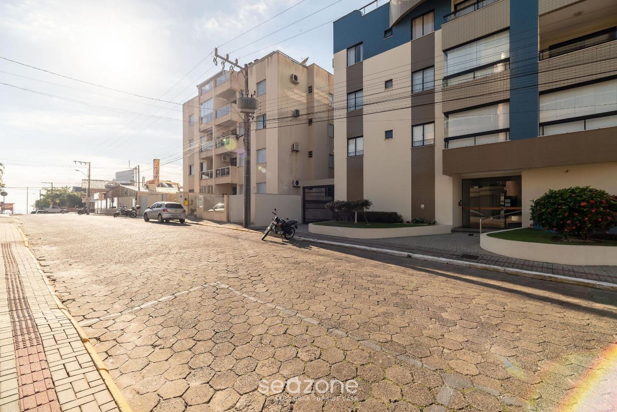 3BR apt w/BBQ 240m sea Bombas/SC CAY0123