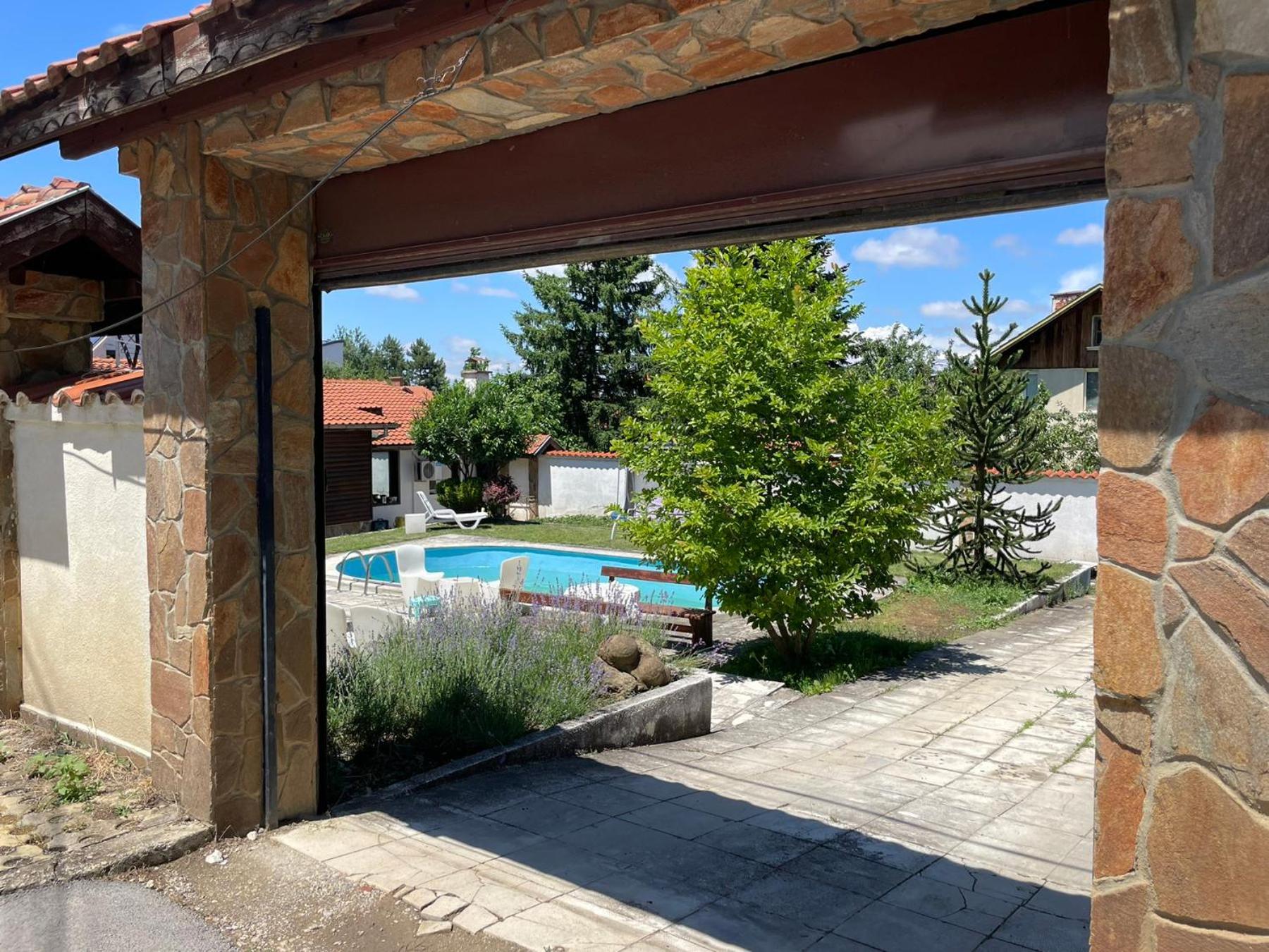 Lea Hause with swimming pool,Jacuzzi in Vitosha montain and free parking