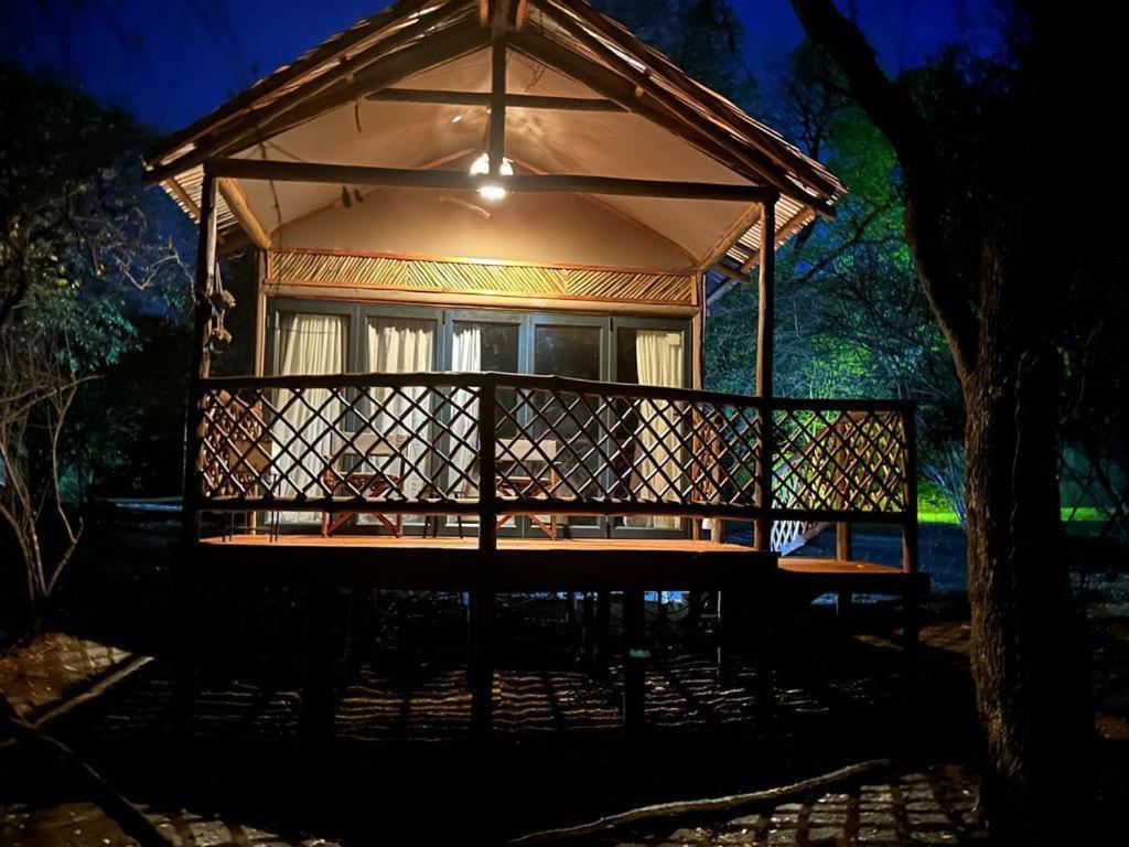Rustic Gate Lodge and Campsite