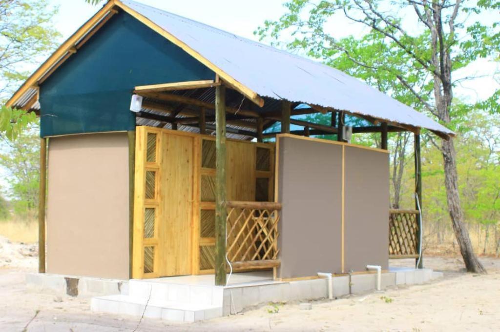 Rustic Gate Lodge and Campsite