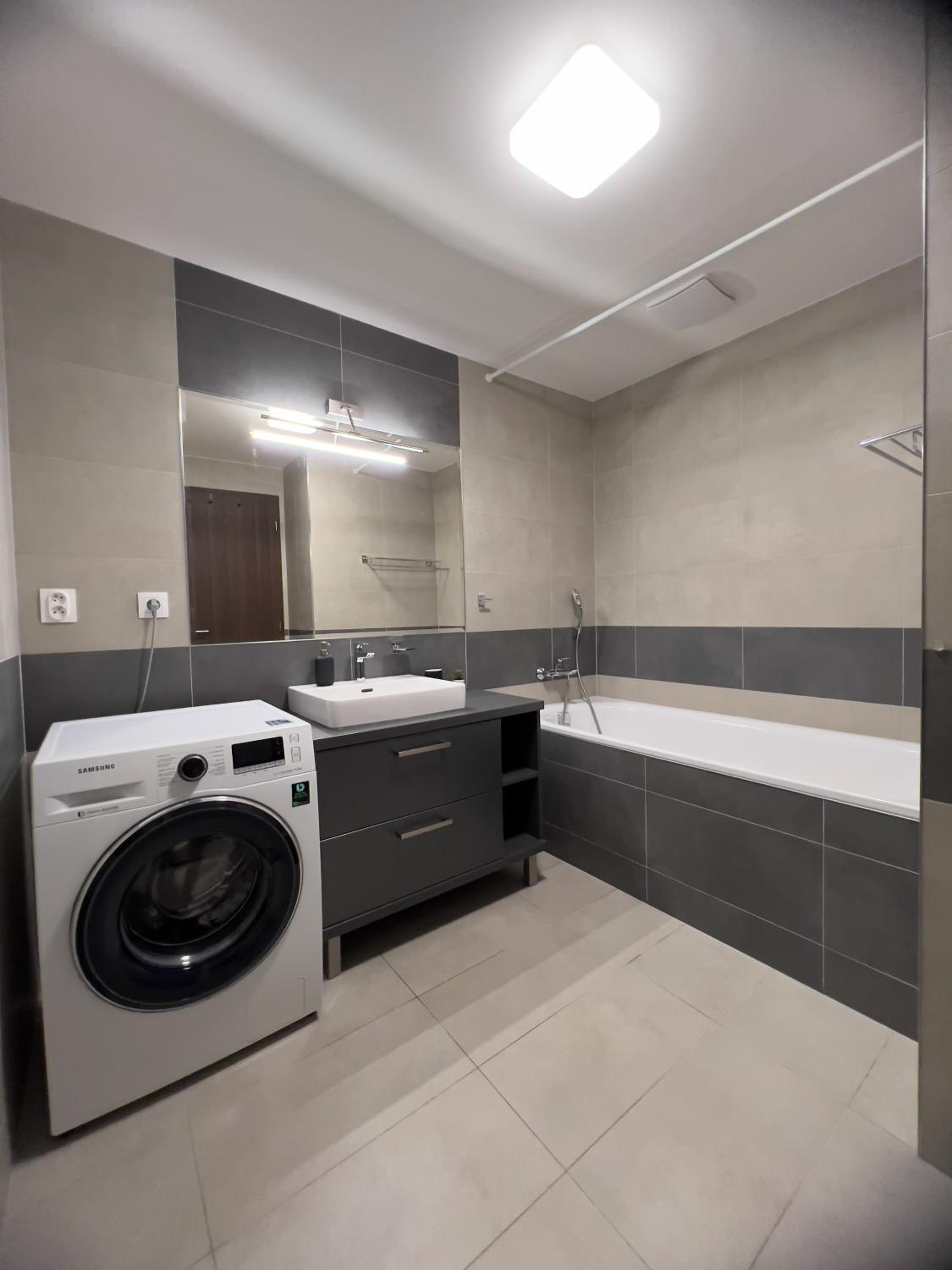BNB New Beautiful Apartment in the Center of Ostrava with option Garage Parking