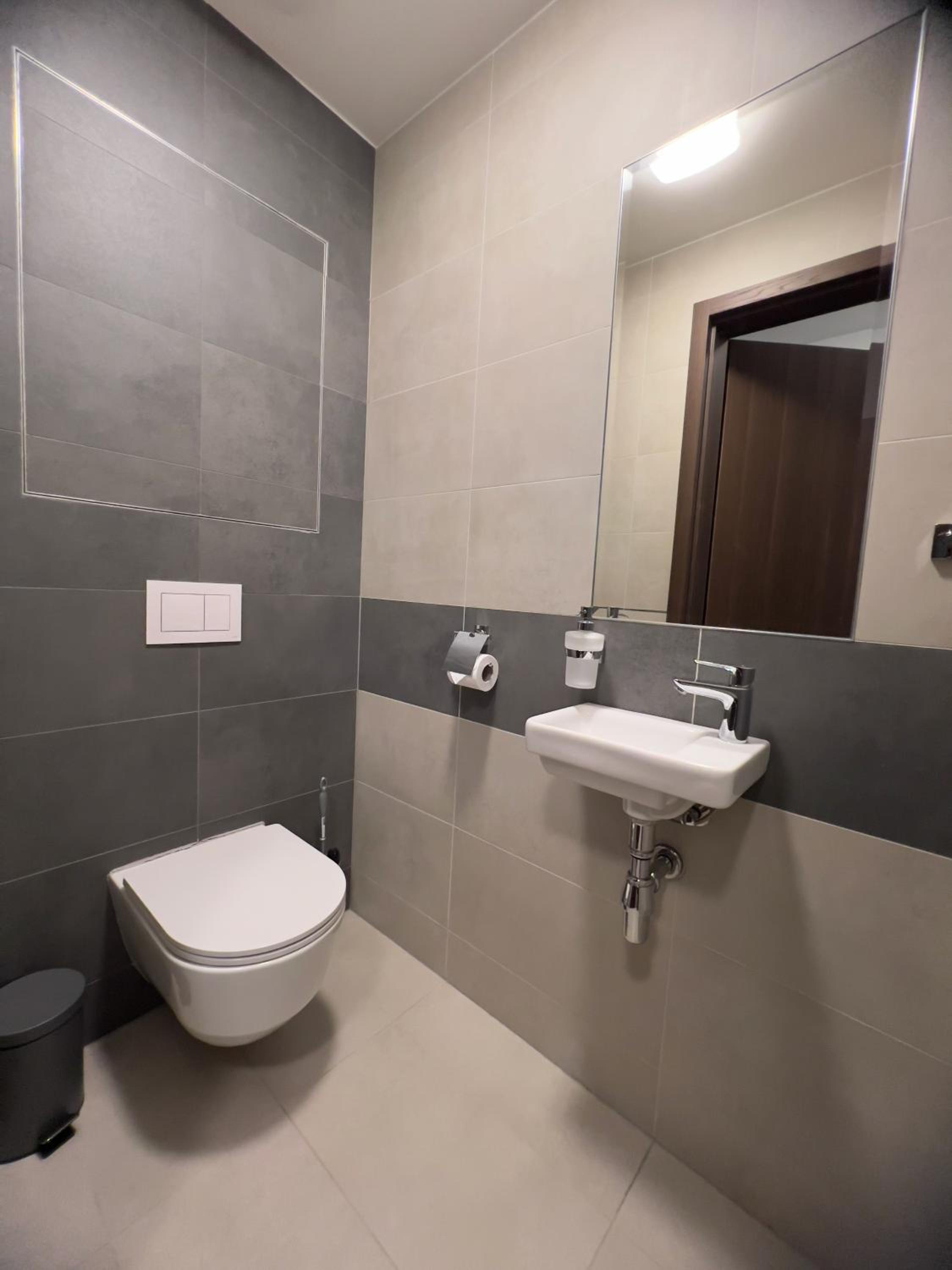 BNB New Beautiful Apartment in the Center of Ostrava with option Garage Parking