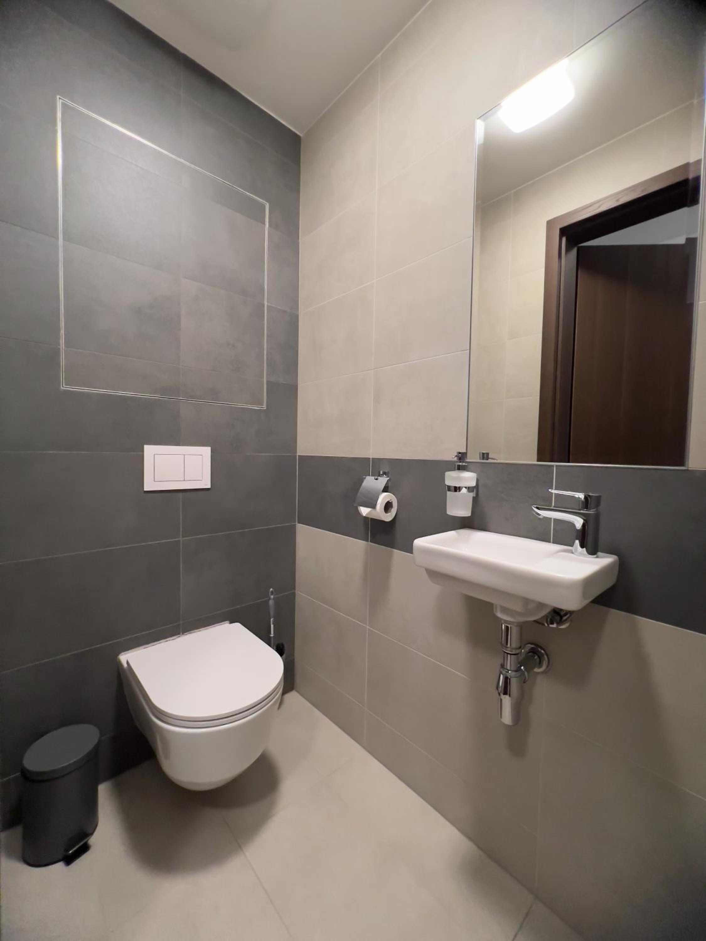 BNB New Beautiful Apartment in the Center of Ostrava with option Garage Parking