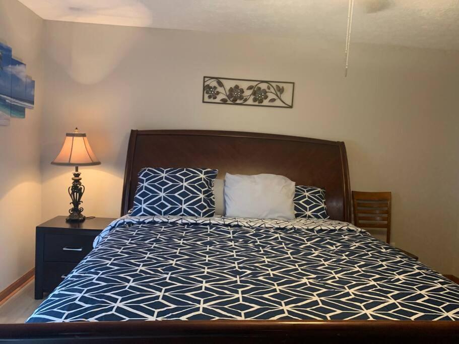 Cheerful 2-bedroom 2 bath entire home West Rome view 3