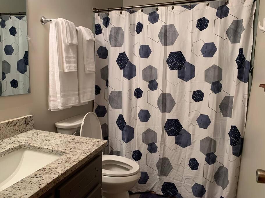 Cheerful 2-bedroom 2 bath entire home West Rome view 5