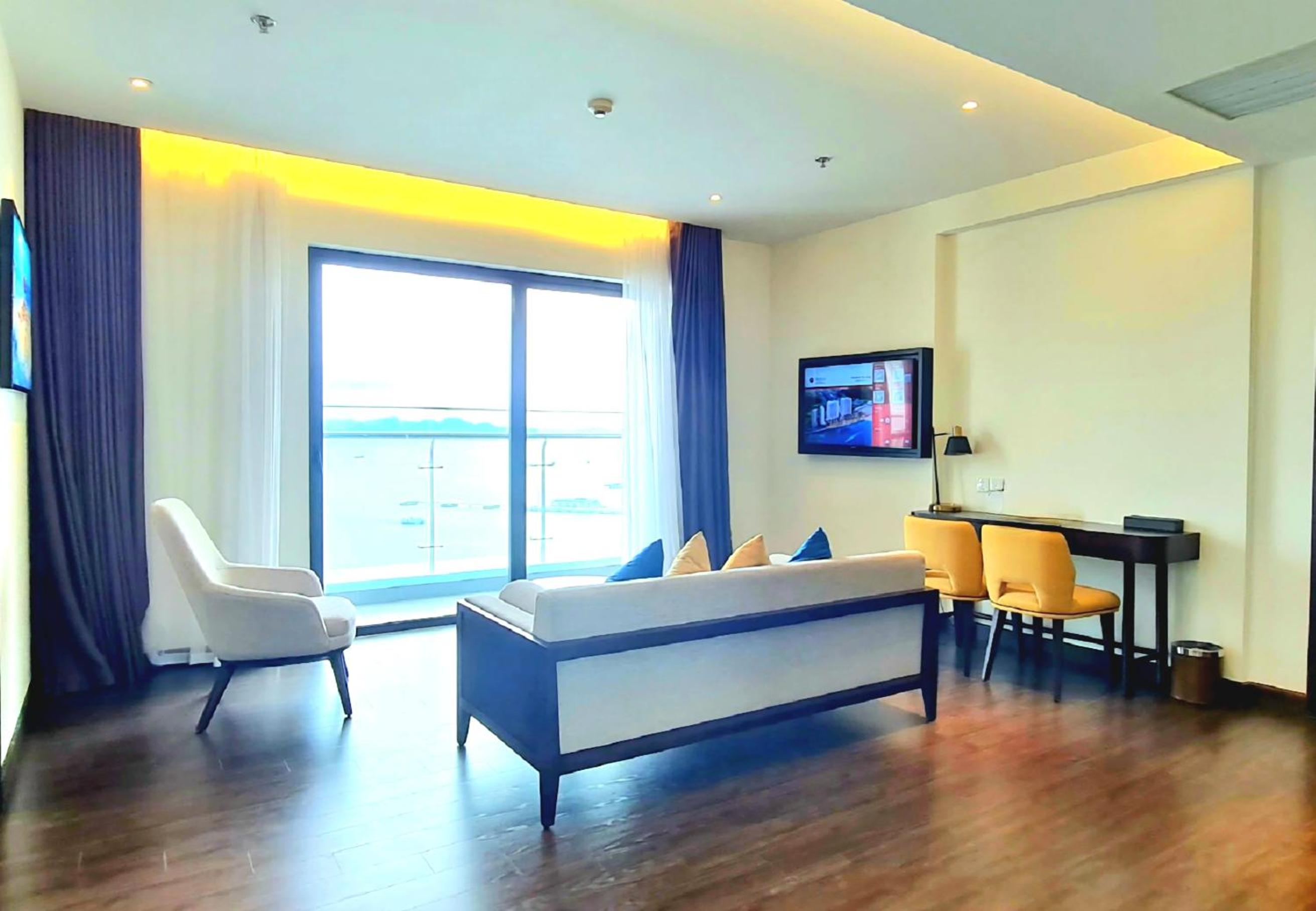 Suite Bay View - Charming Homestay Sapphire Halong view 3