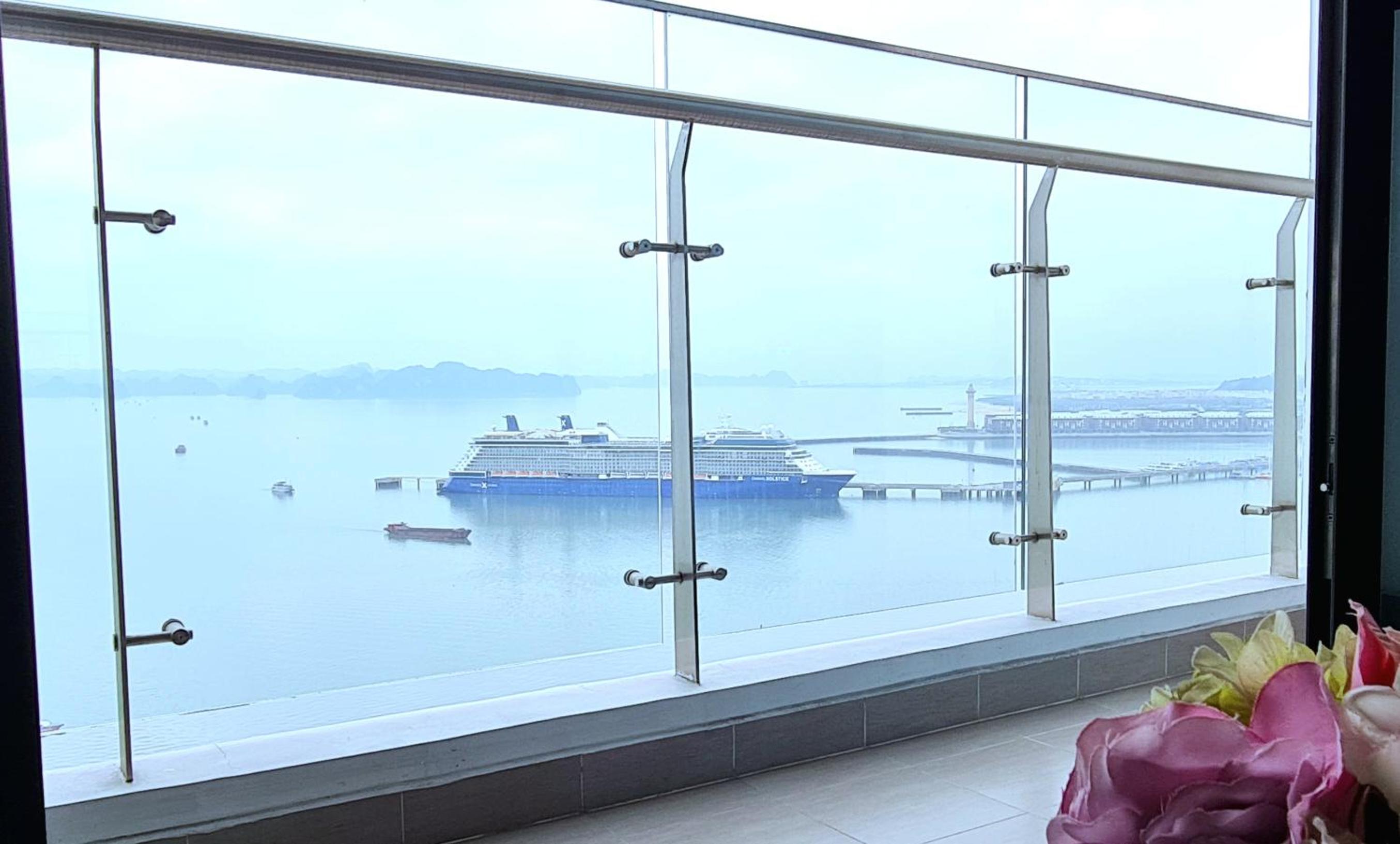 Suite Bay View - Charming Homestay Sapphire Halong view 4