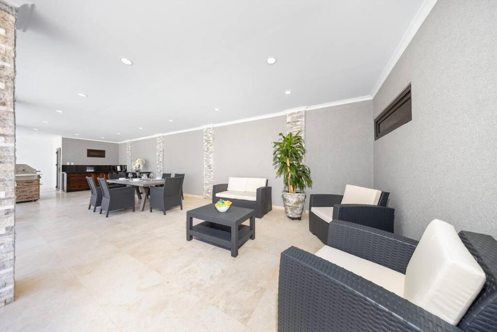 Bocobay Sol Palmera Villa