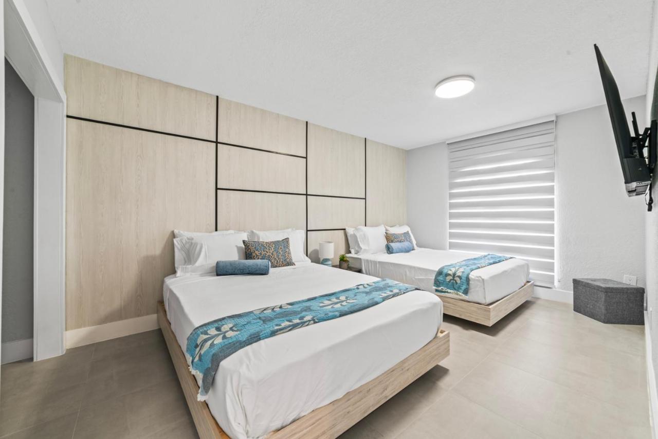 Exclusive Retreat Poolside Oasis and Entertainment L49 view 3