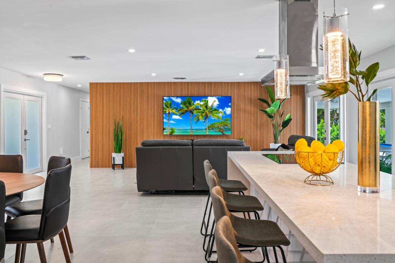 Exclusive Retreat Poolside Oasis and Entertainment L49 view 5