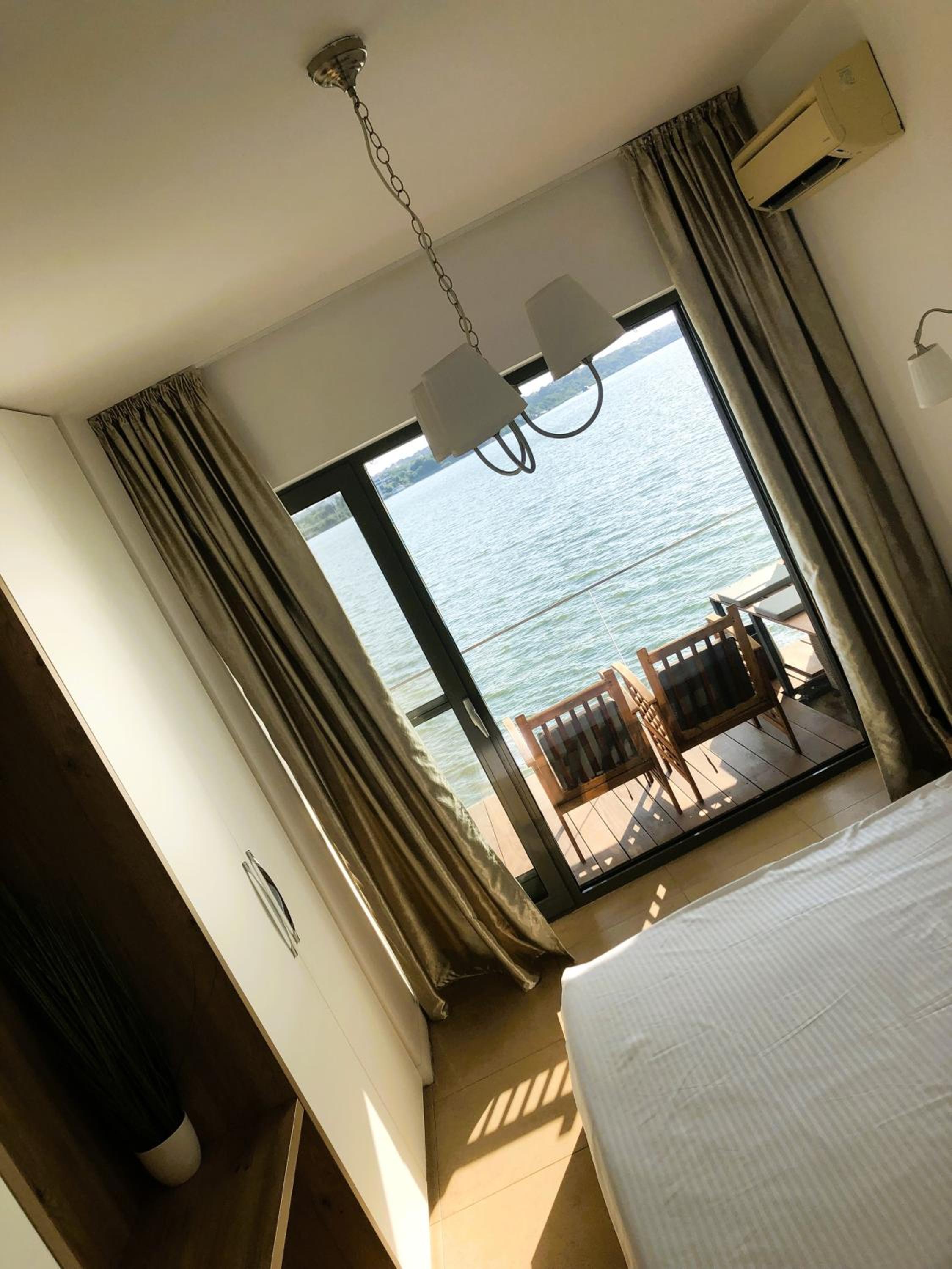 Mamaia's Windows to the Lake view 4