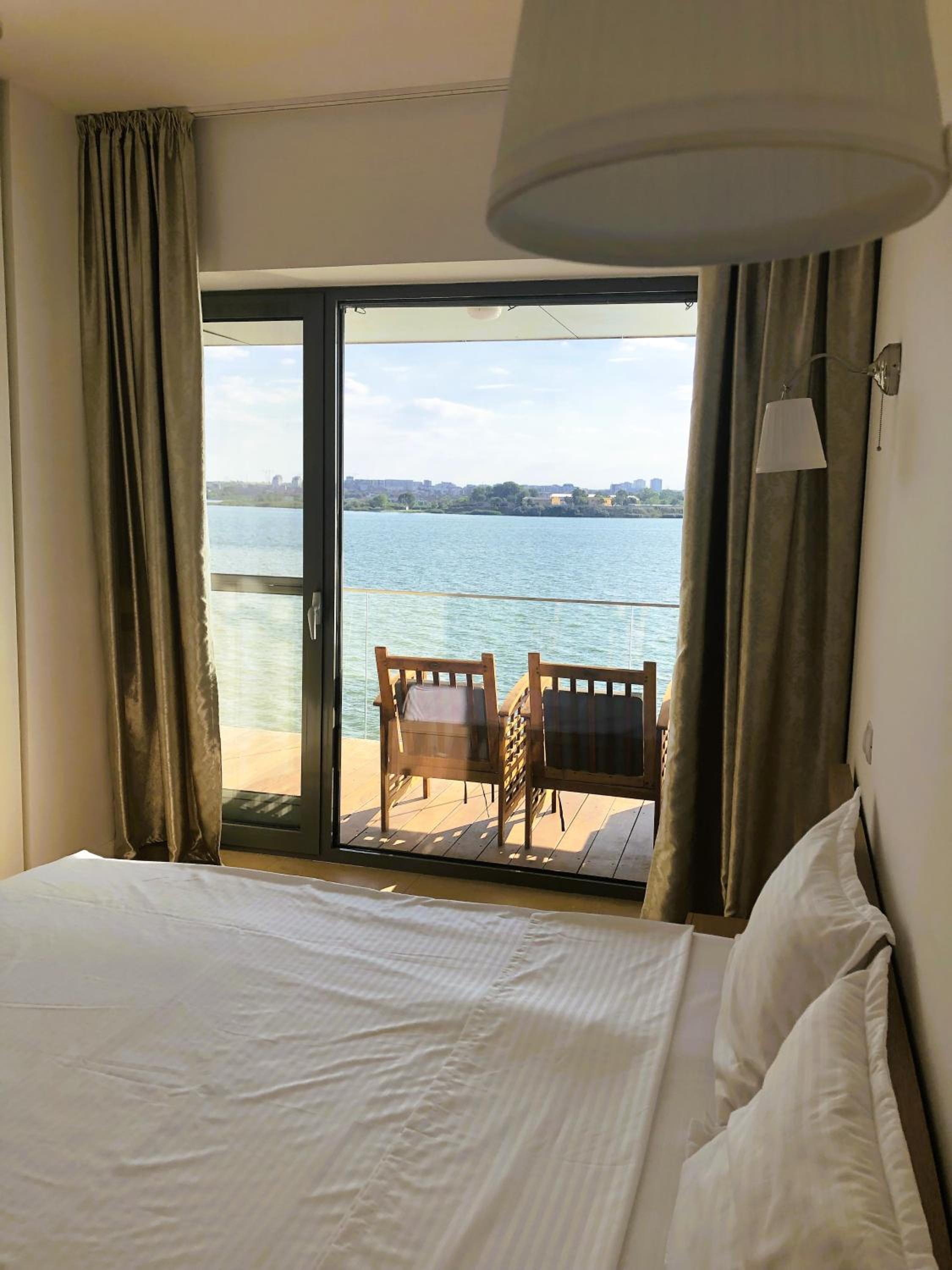 Mamaia's Windows to the Lake view 5