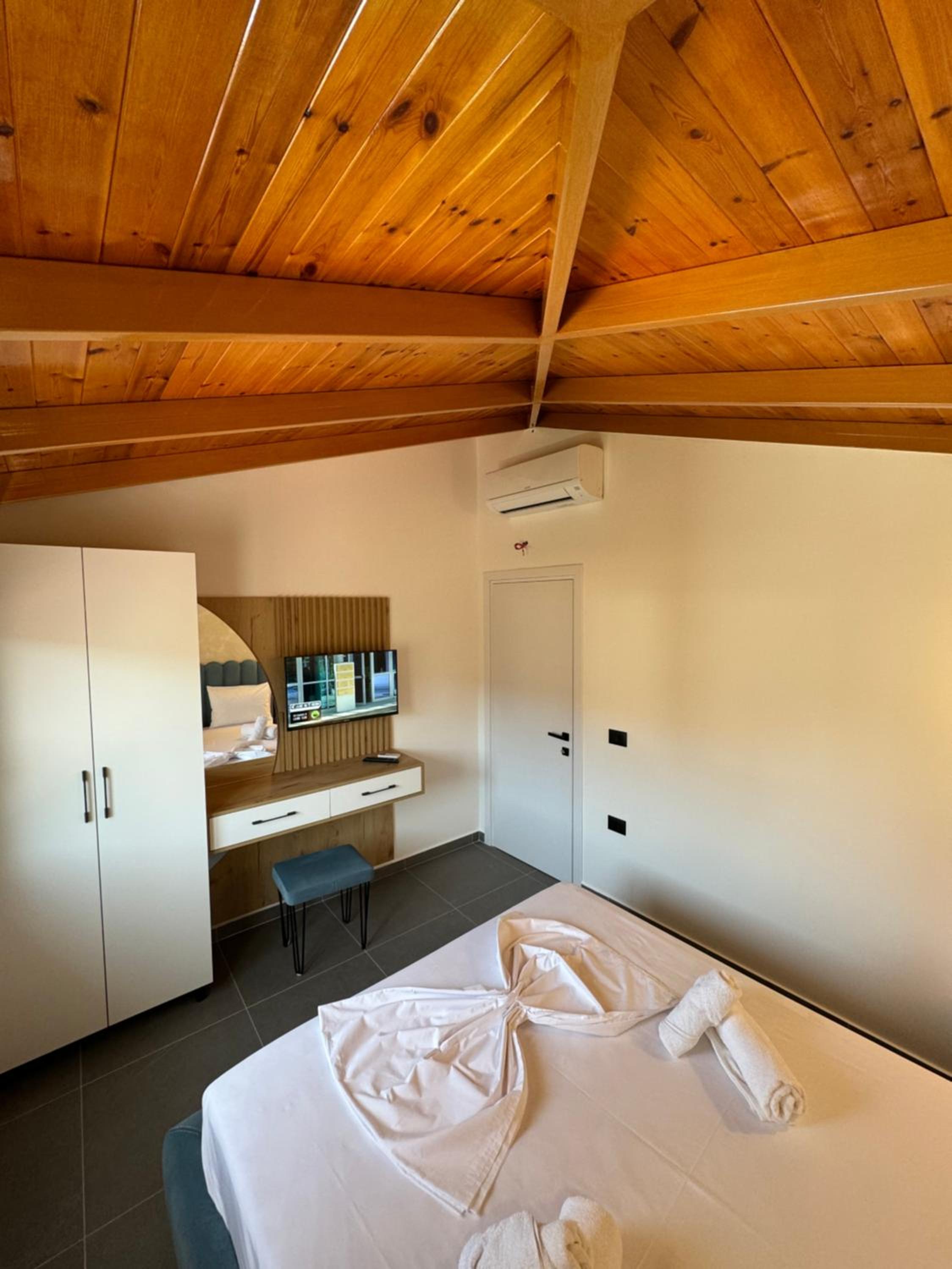 Adem Hillcrest Apartments