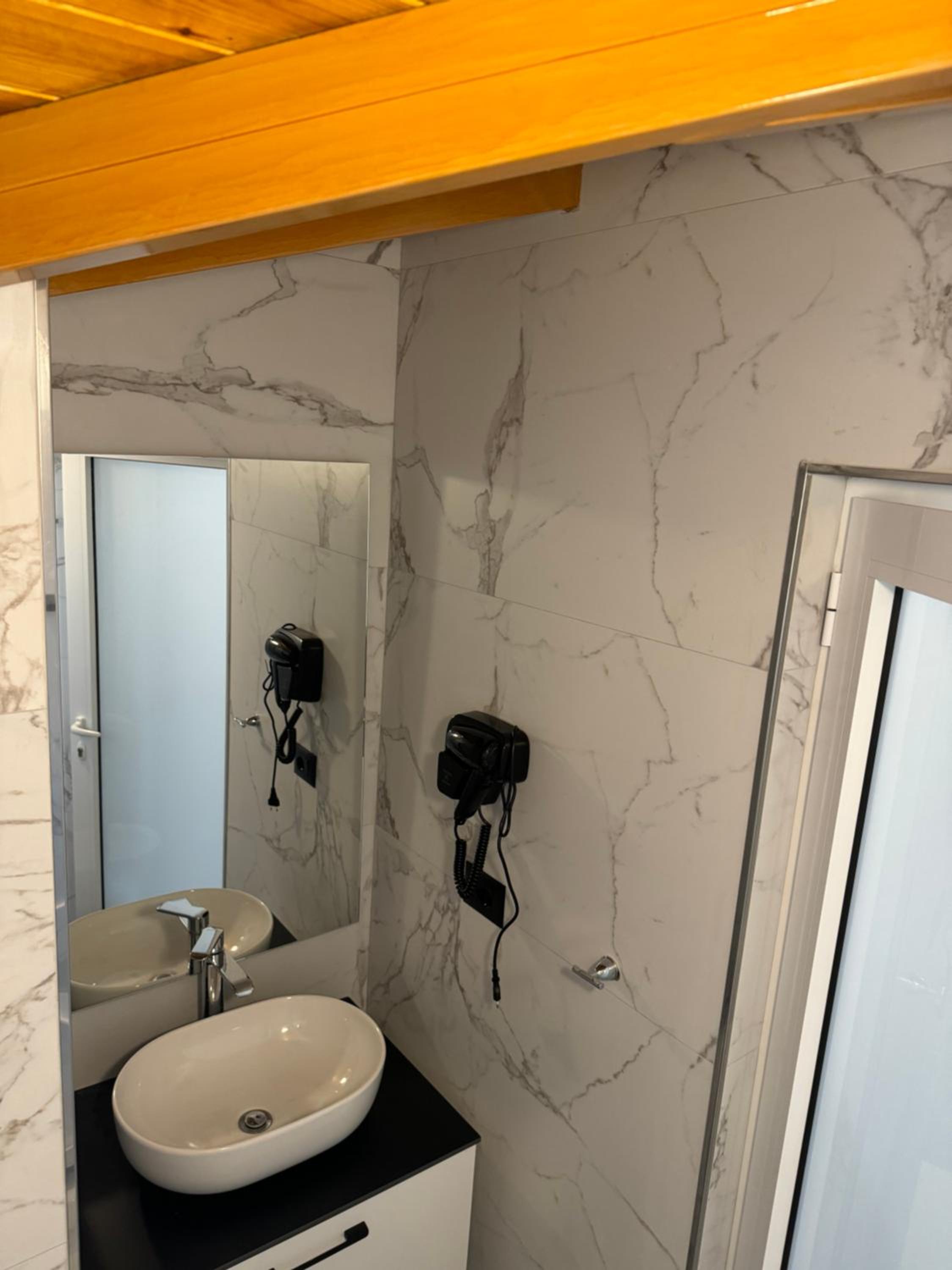 Adem Hillcrest Apartments