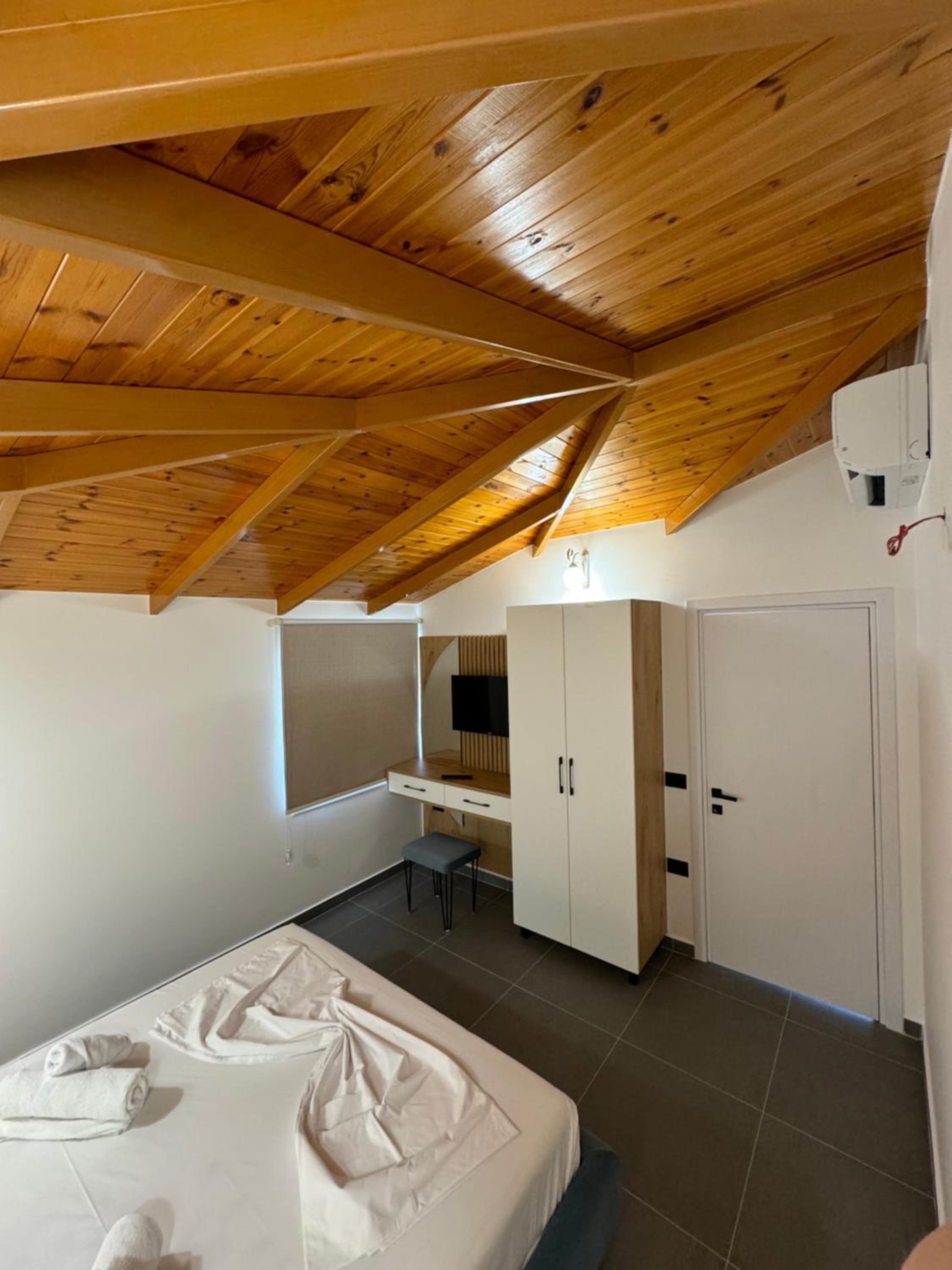 Adem Hillcrest Apartments