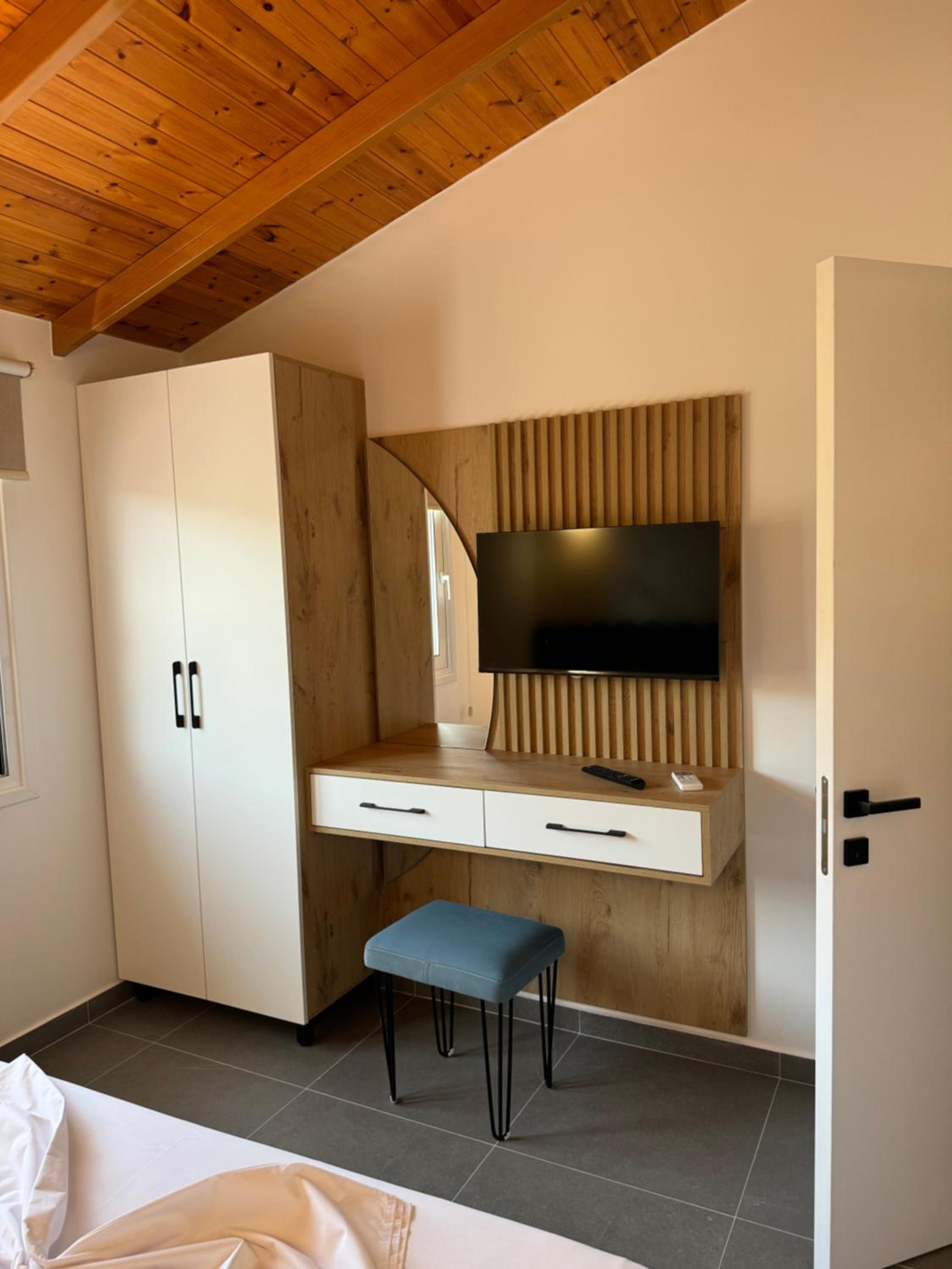 Adem Hillcrest Apartments