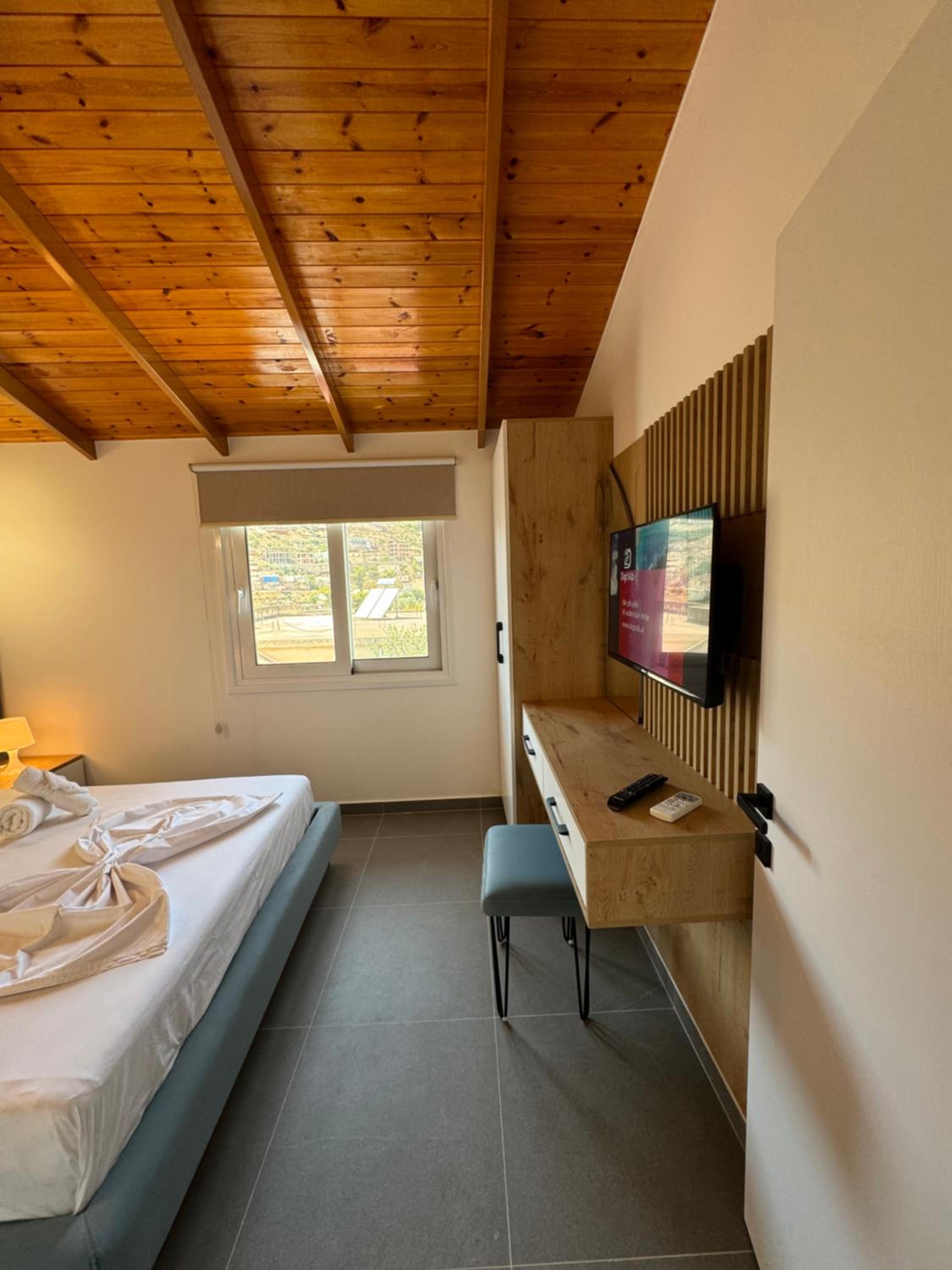 Adem Hillcrest Apartments