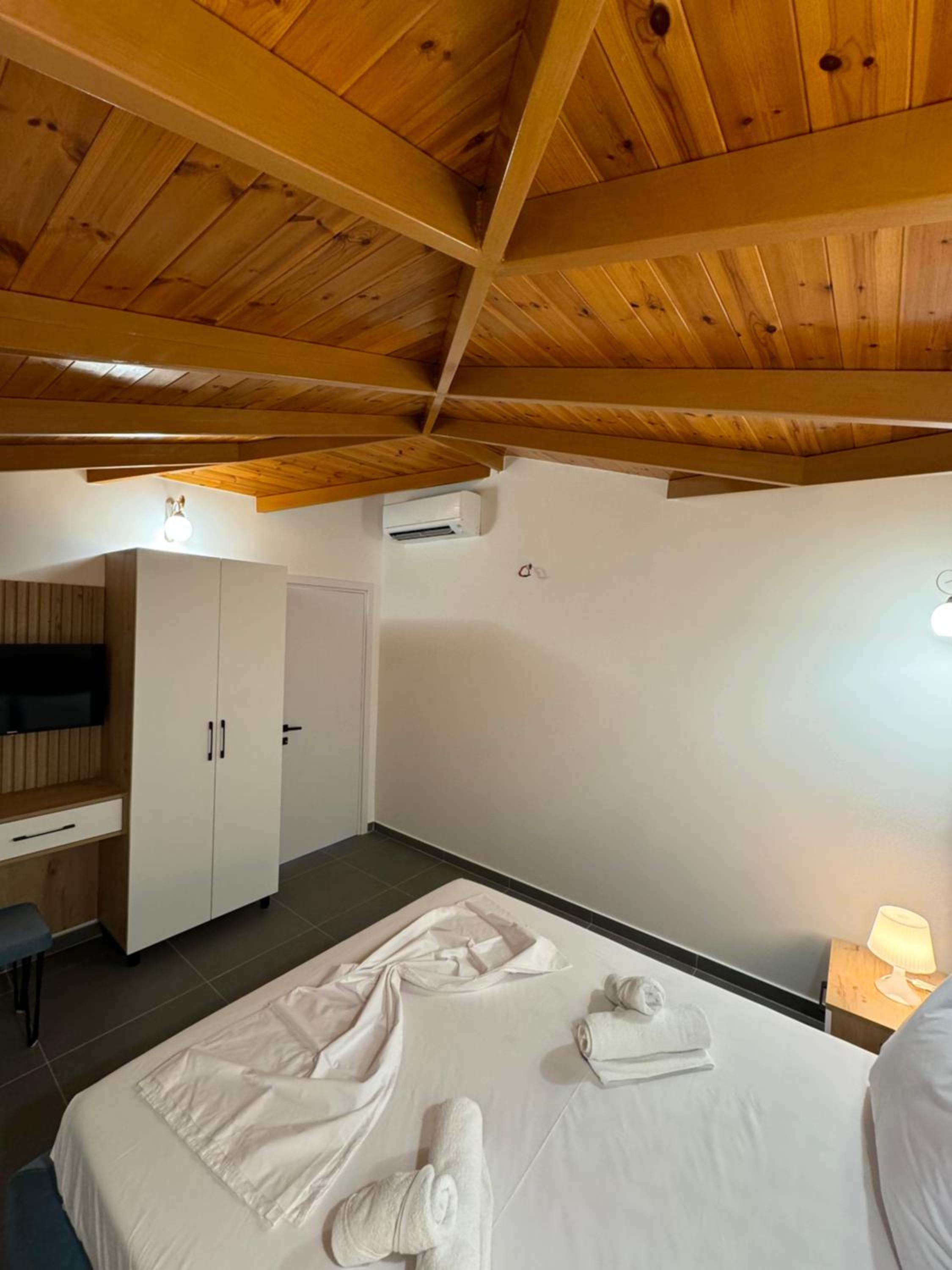 Adem Hillcrest Apartments